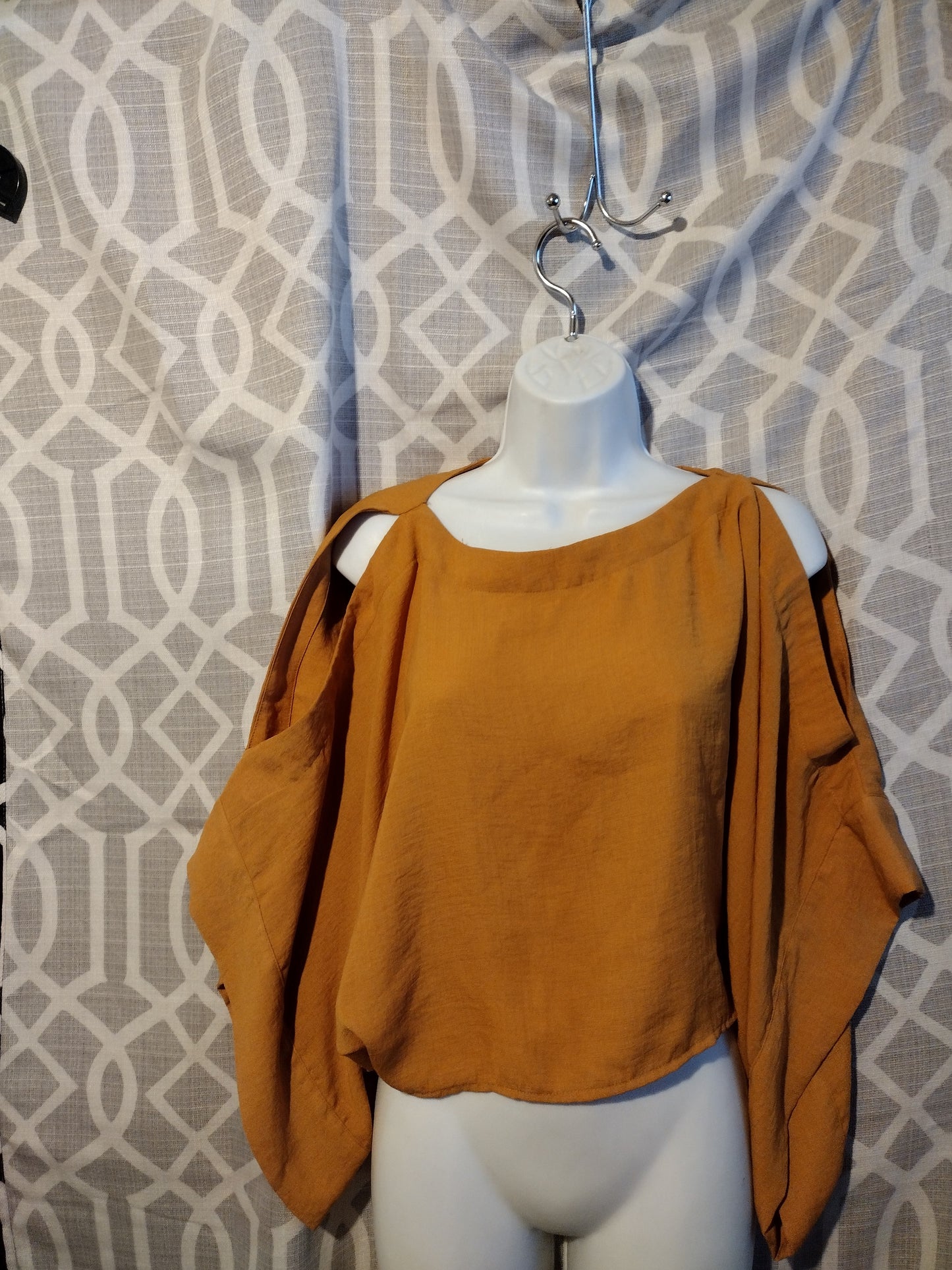 Women's crop blouse size small
