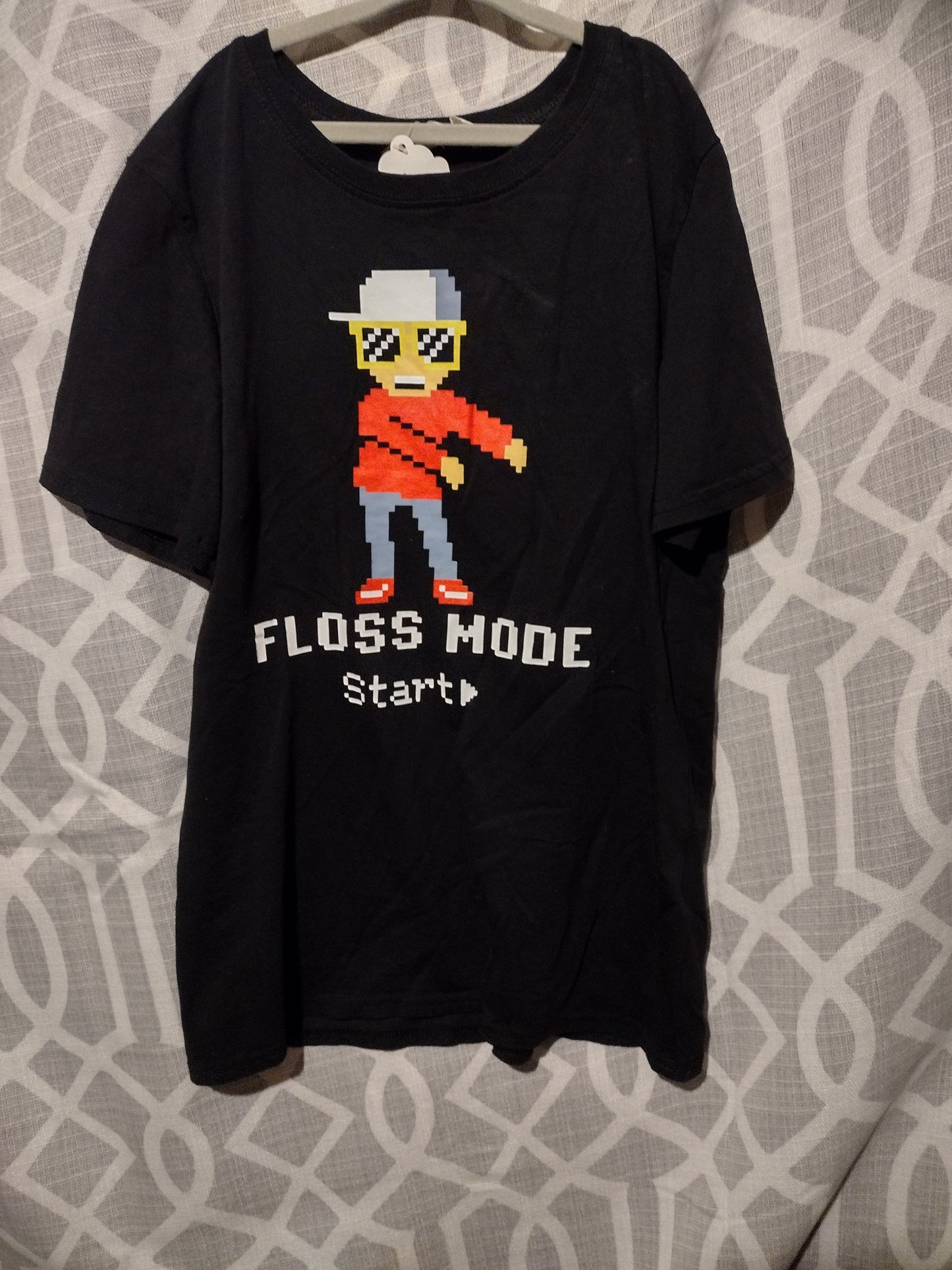 Girl black T-shirt 12 youth