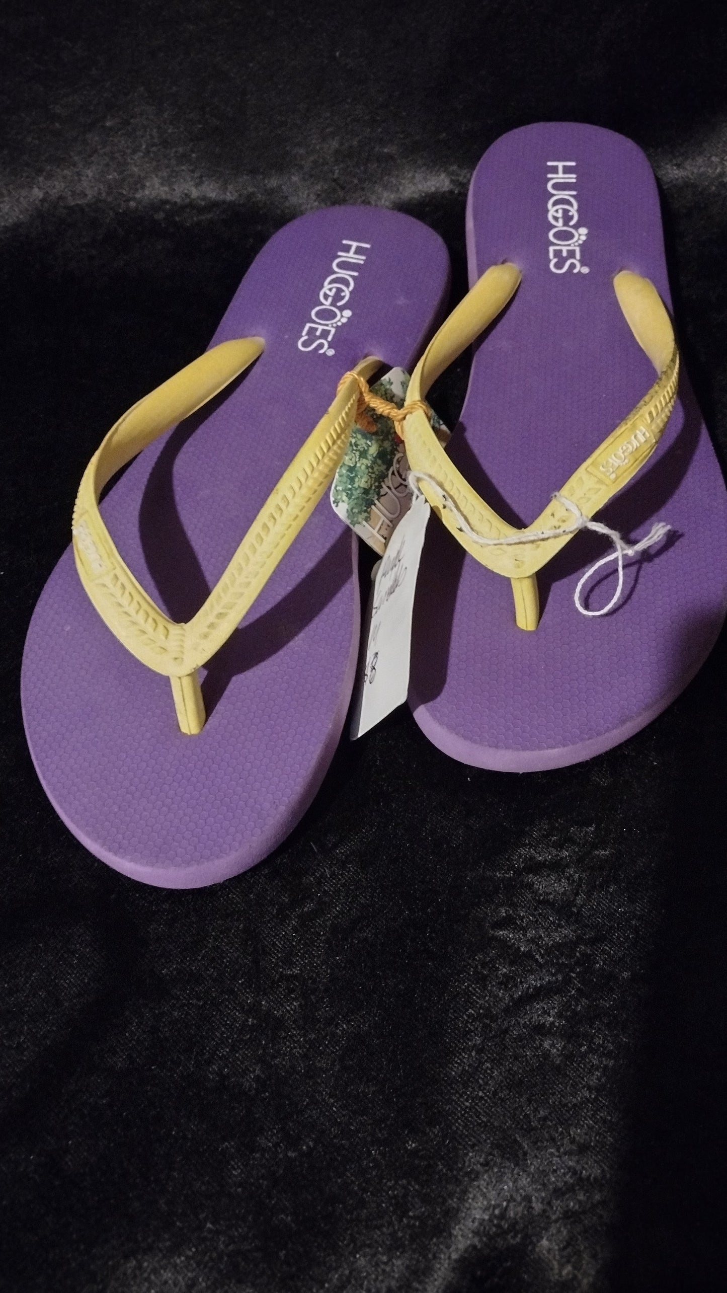 Women's Huggoes purple flip flop size 7-8
