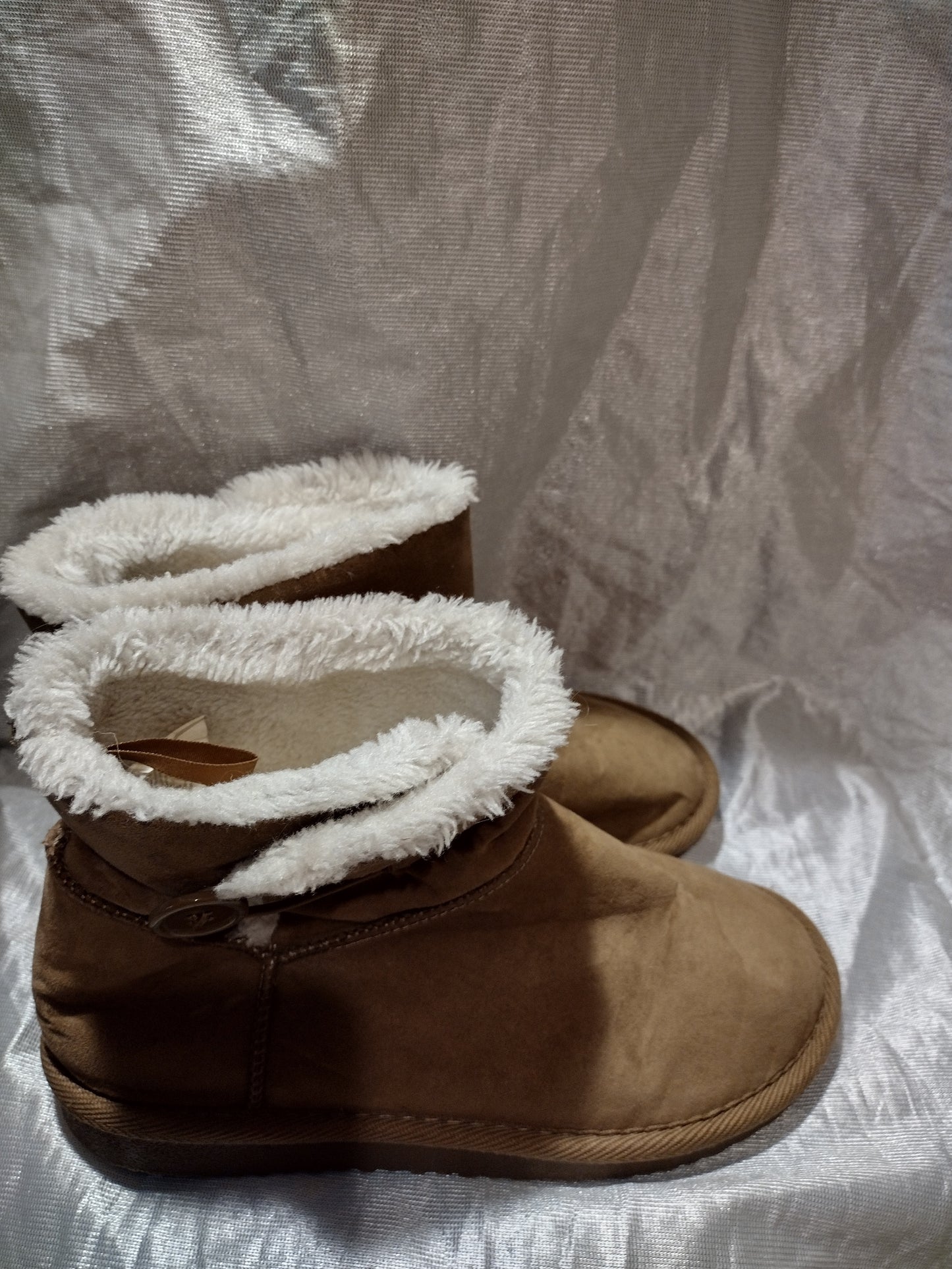 Girls booties size 3