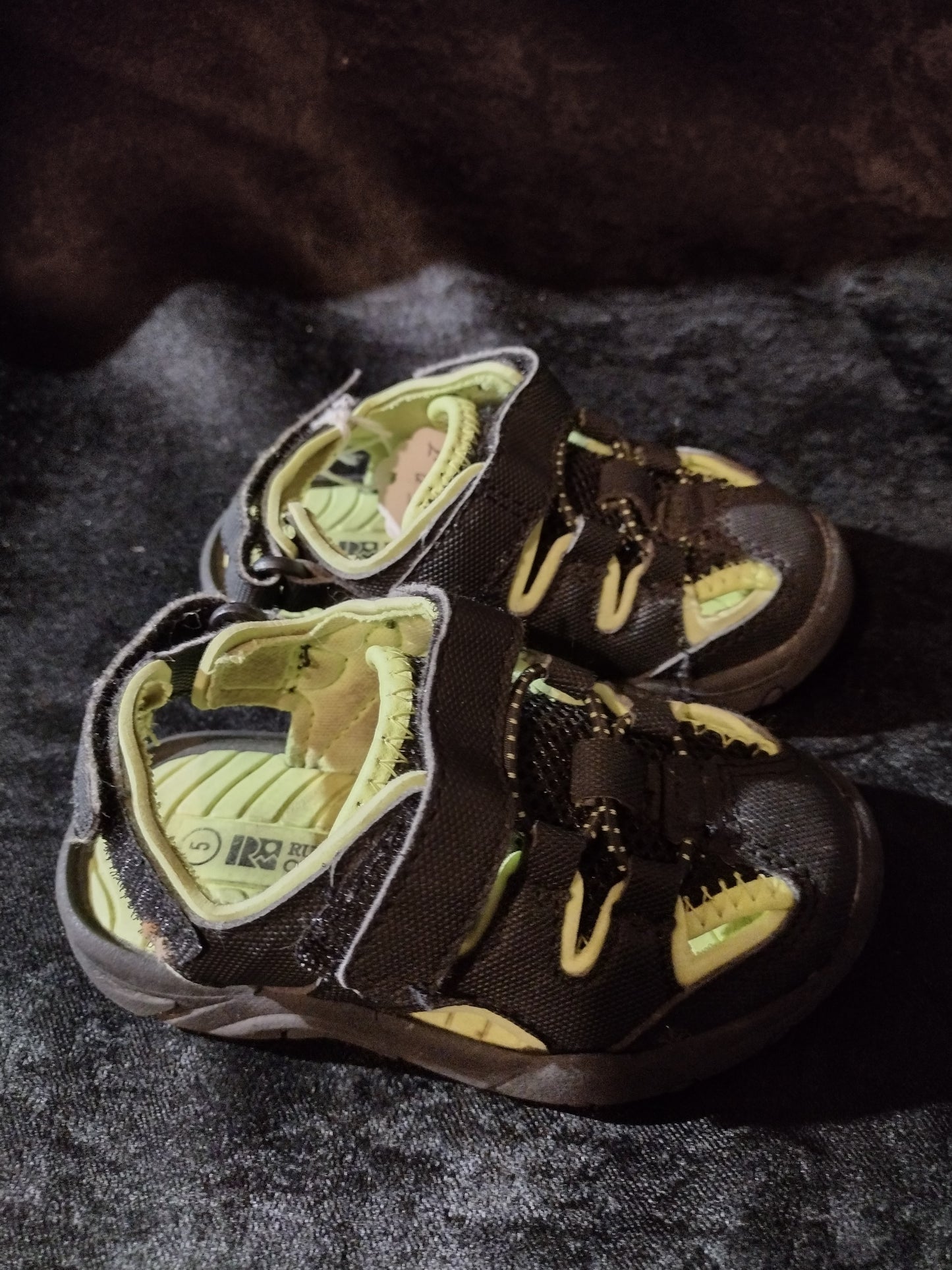 Boys infant shoes size 5