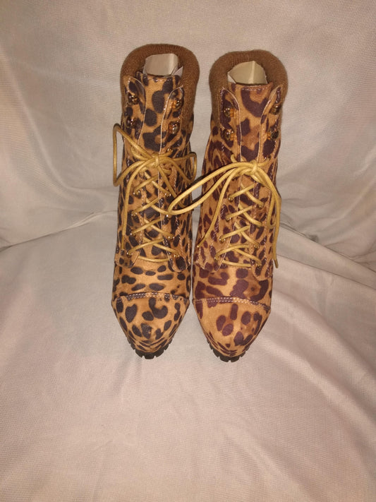 Women's leopard shoes 5.5