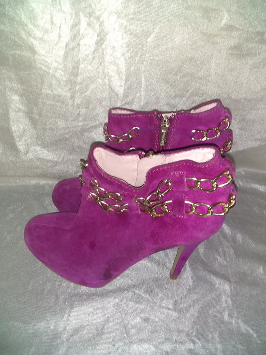 Women Fuschia Booties 6.5/Thrift store