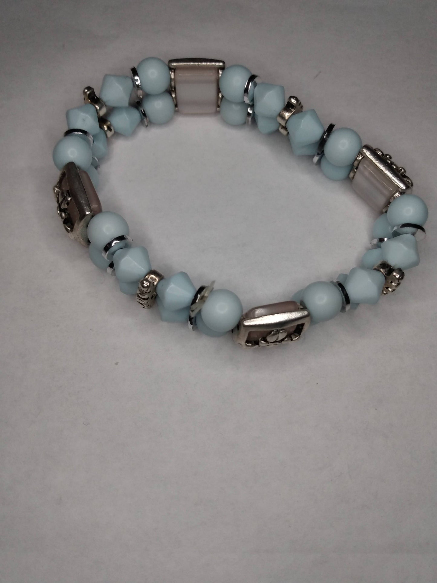 Women's blue beaded bracelet