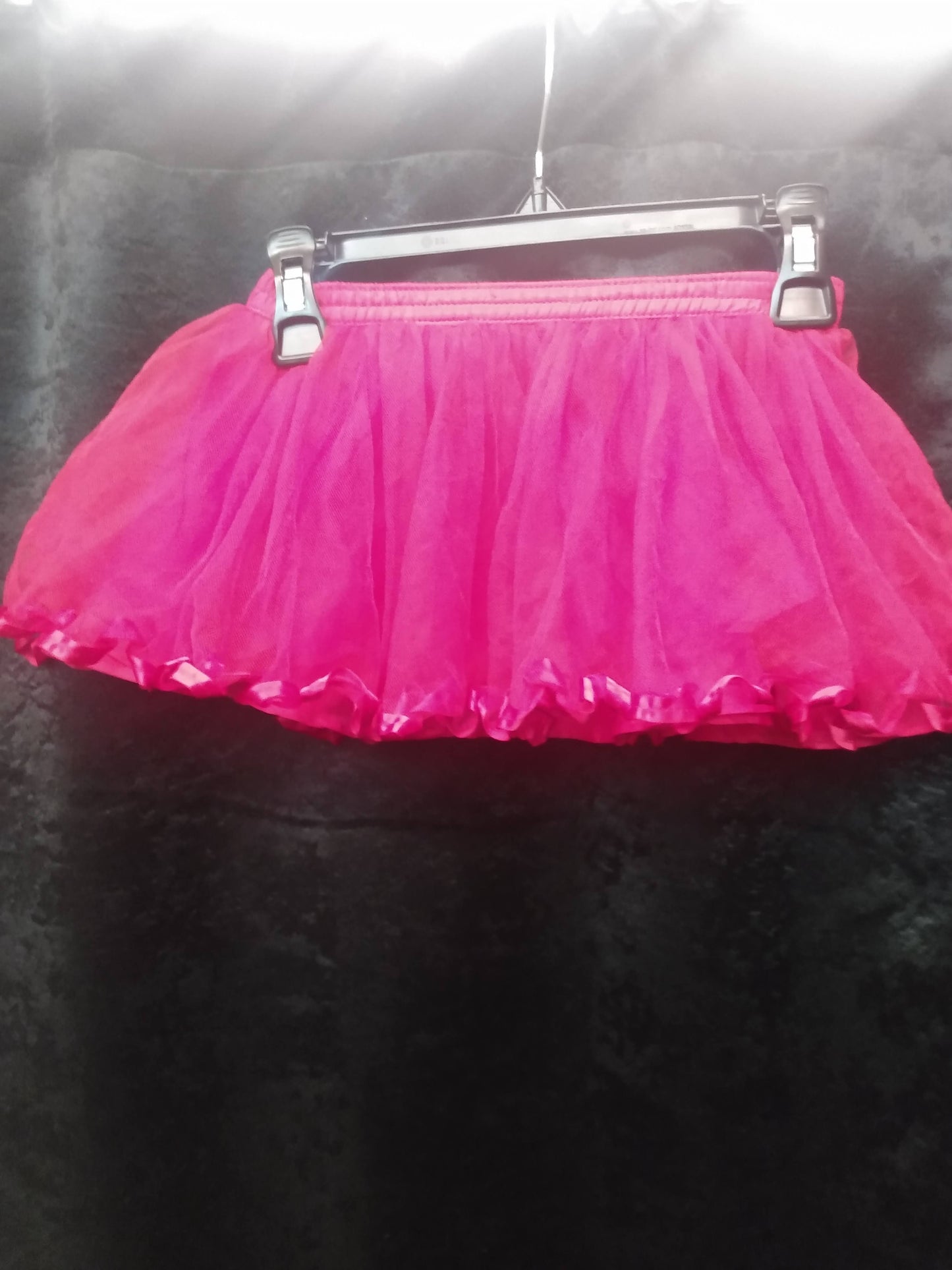 Girl infant red skirt size 6-12M