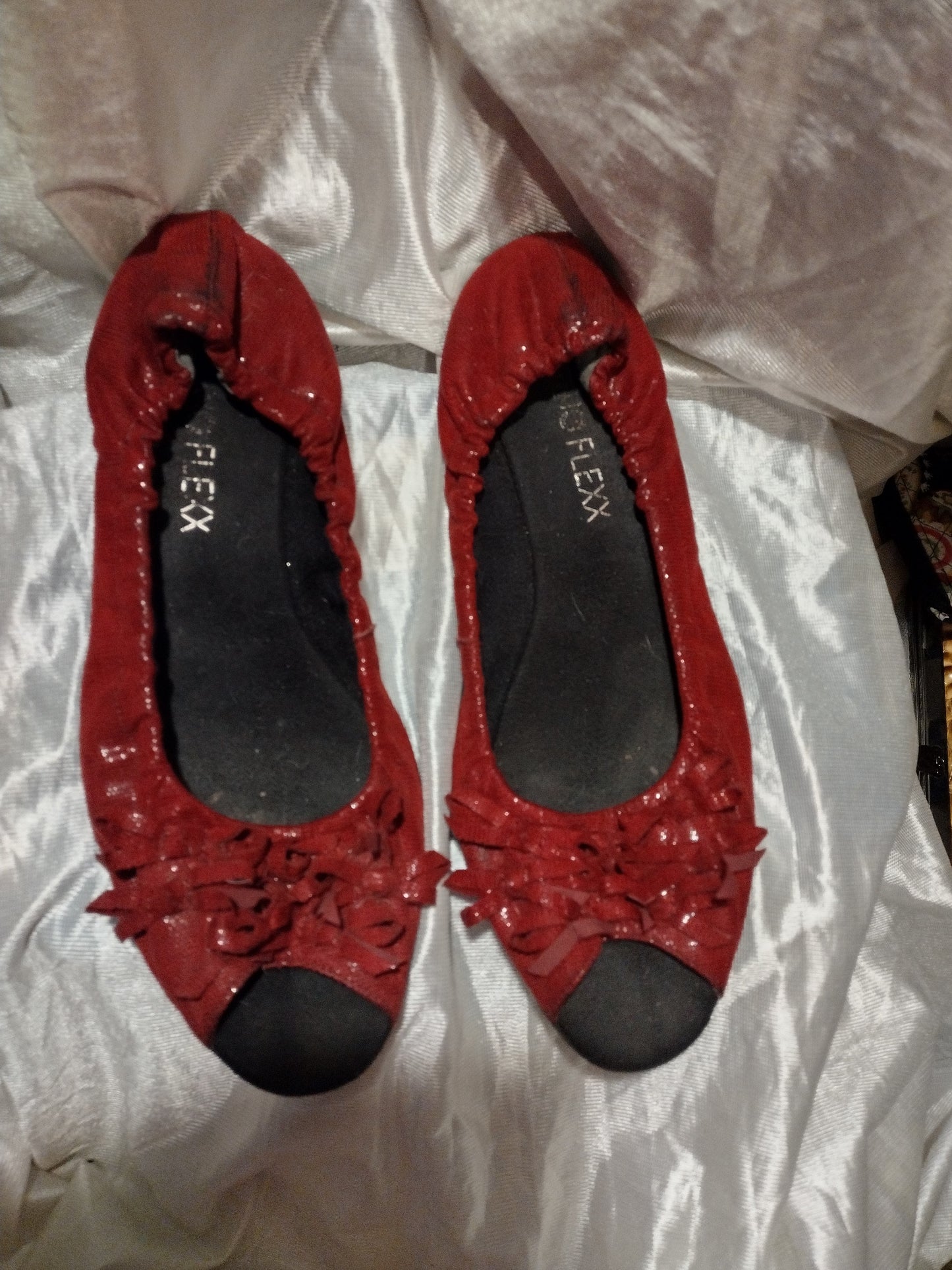 Women's burgundy flat shoes size 10B