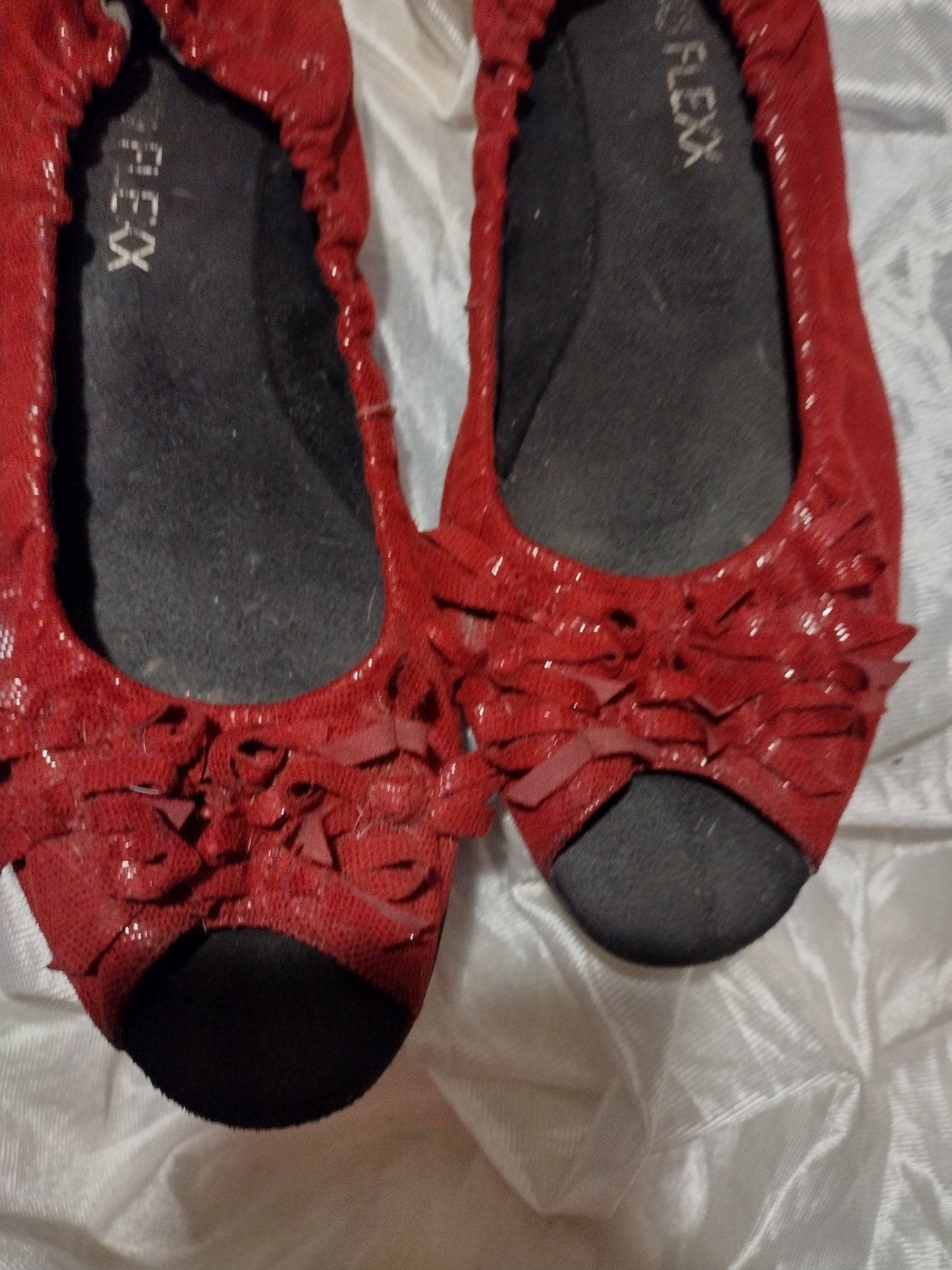 Women's burgundy flat shoes size 10B