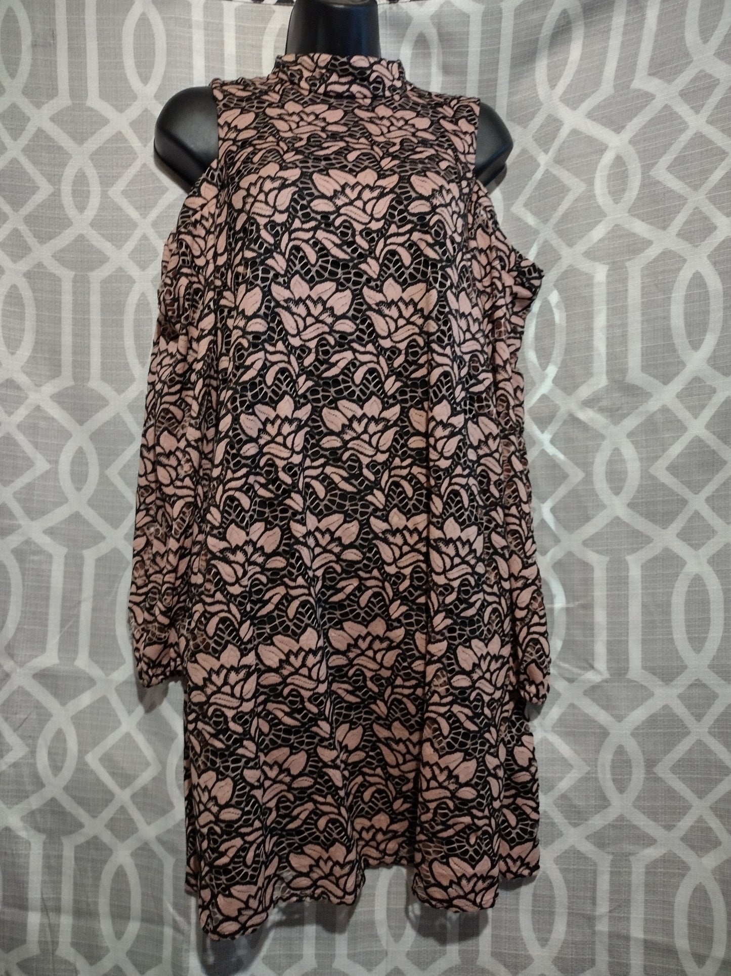 Women lace peach and black dress size medium