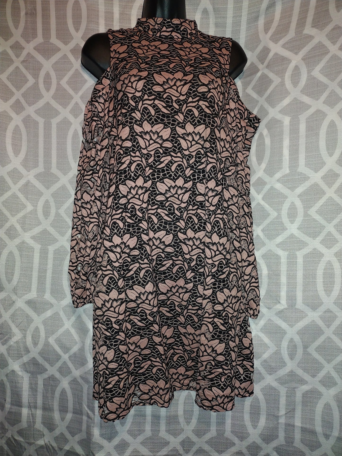 Women lace peach and black dress size medium