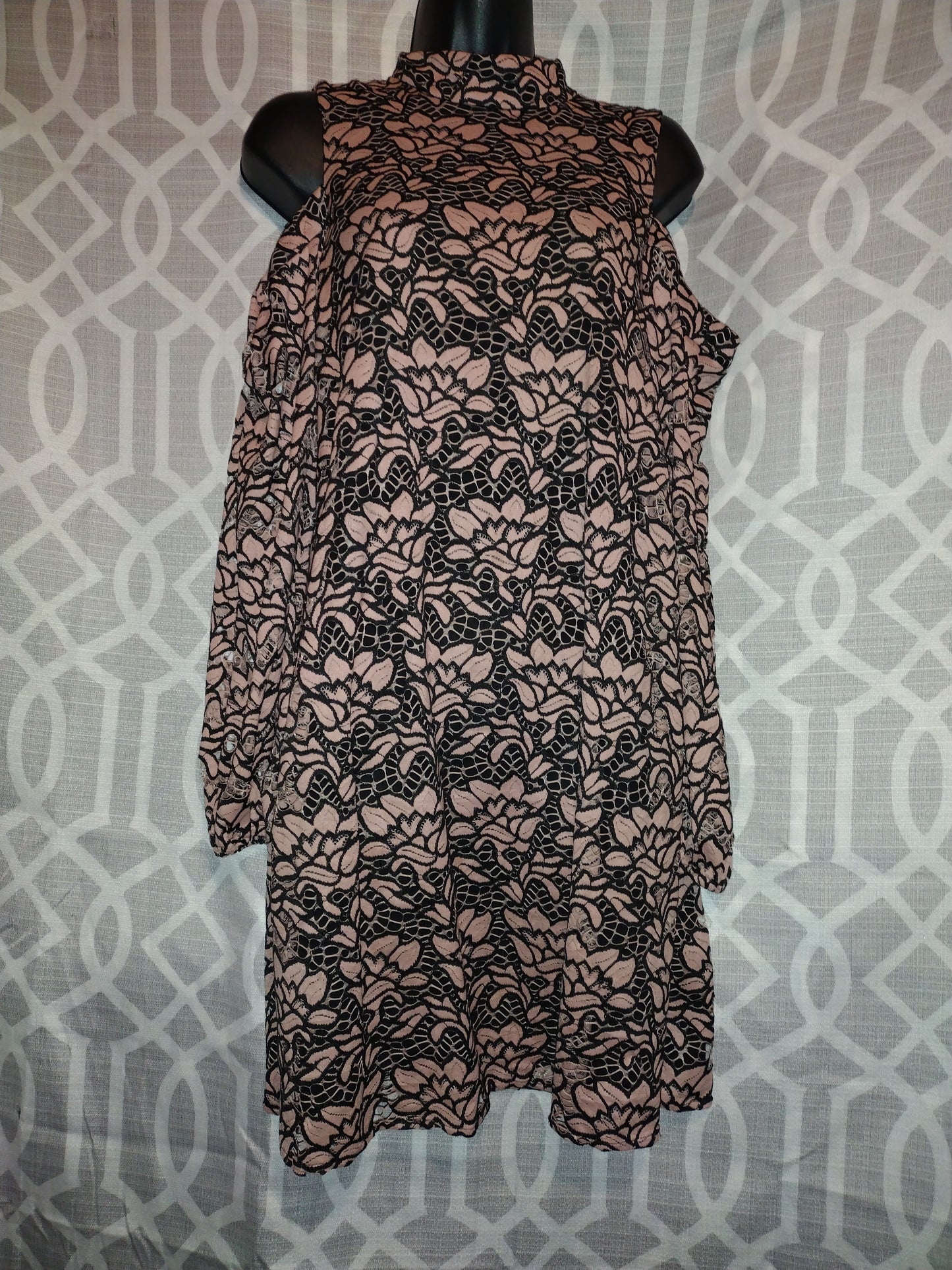 Women lace peach and black dress size medium