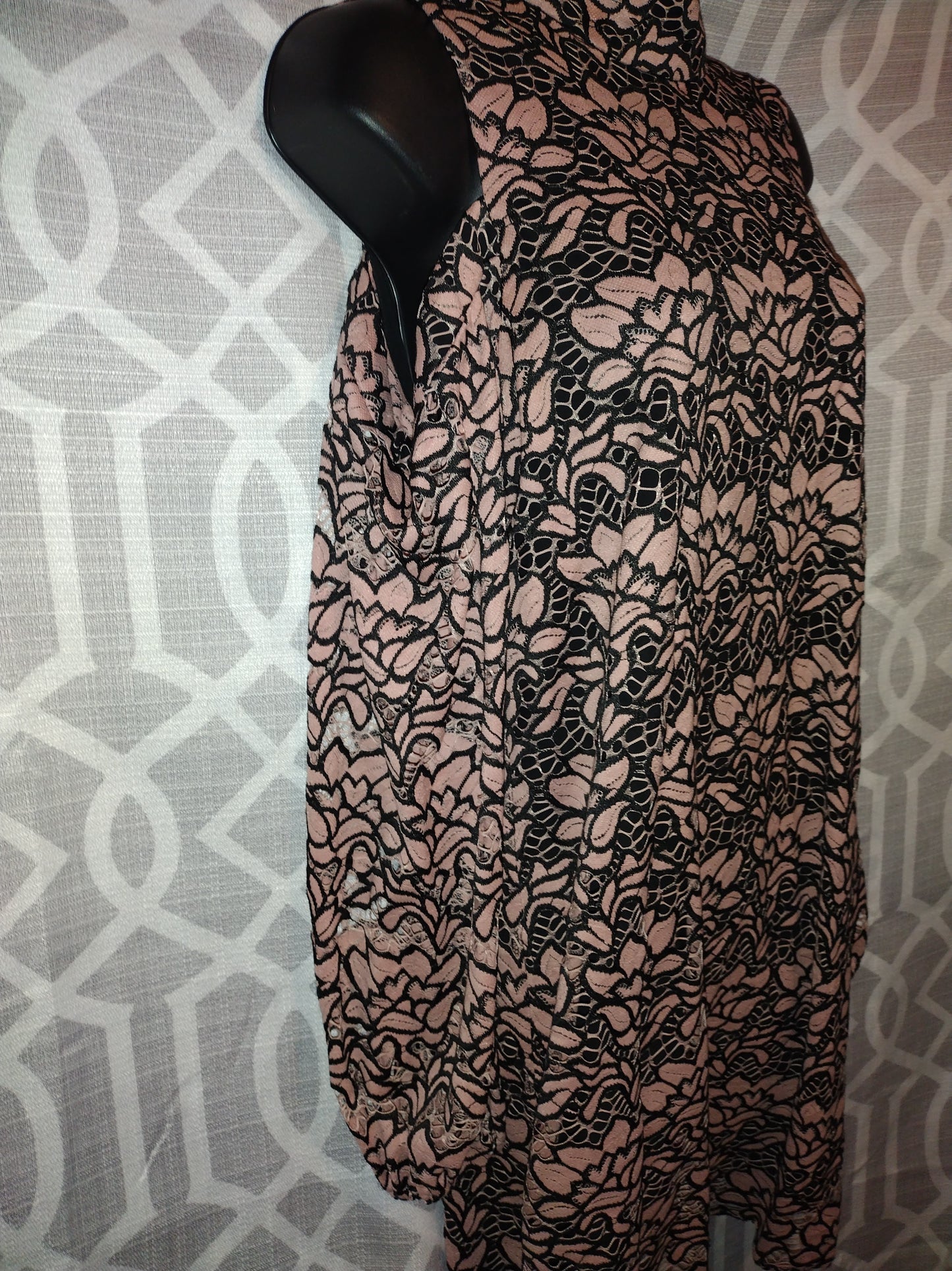 Women lace peach and black dress size medium