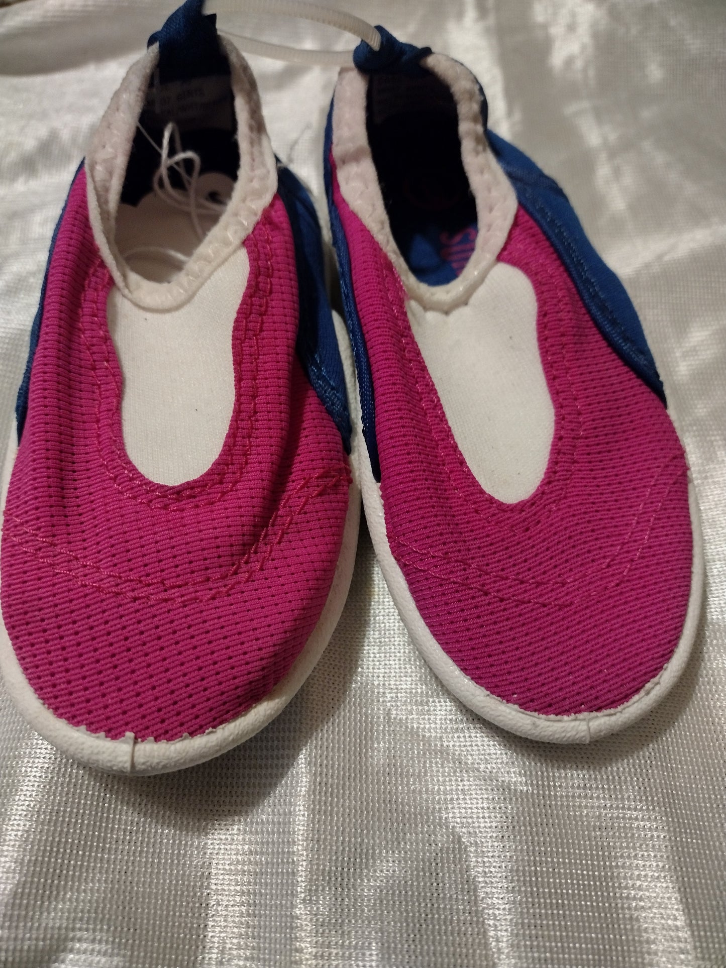 Infant surf shoes size 6