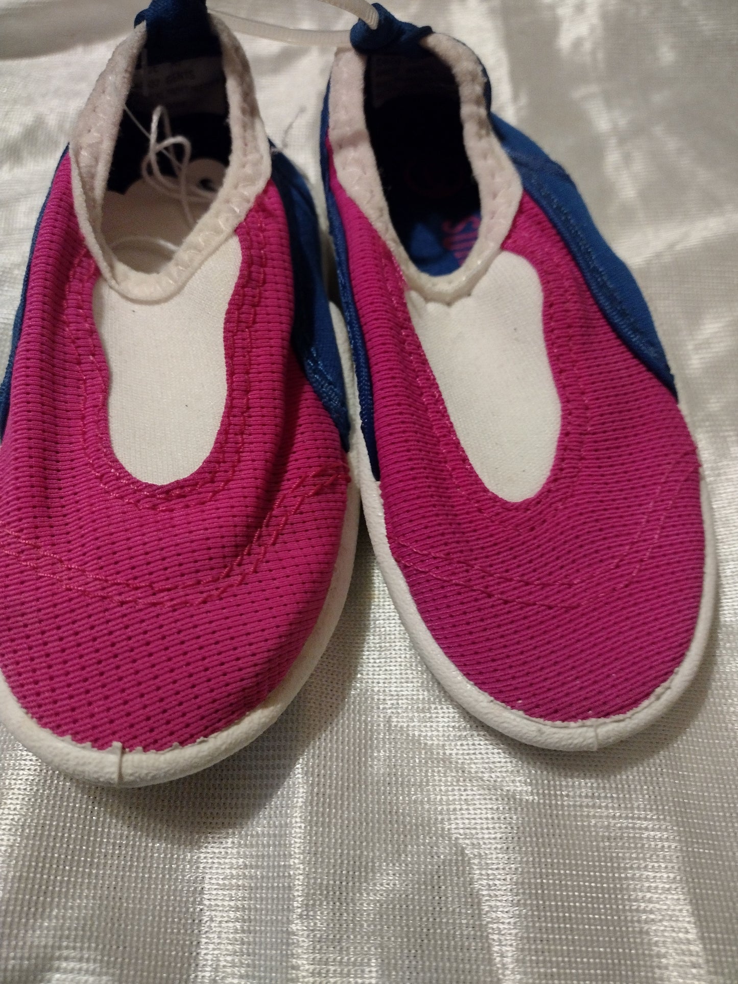 Infant surf shoes size 6