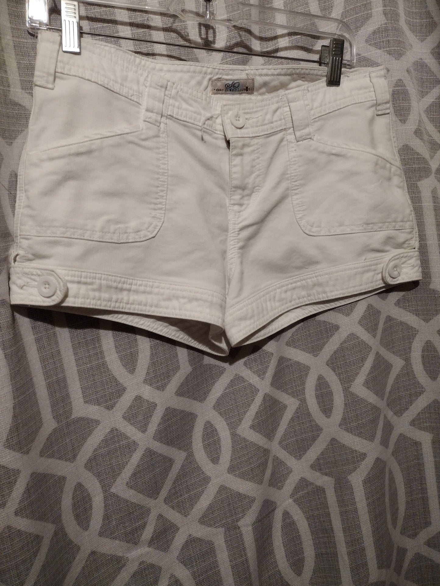 Women's white short shorts size 7