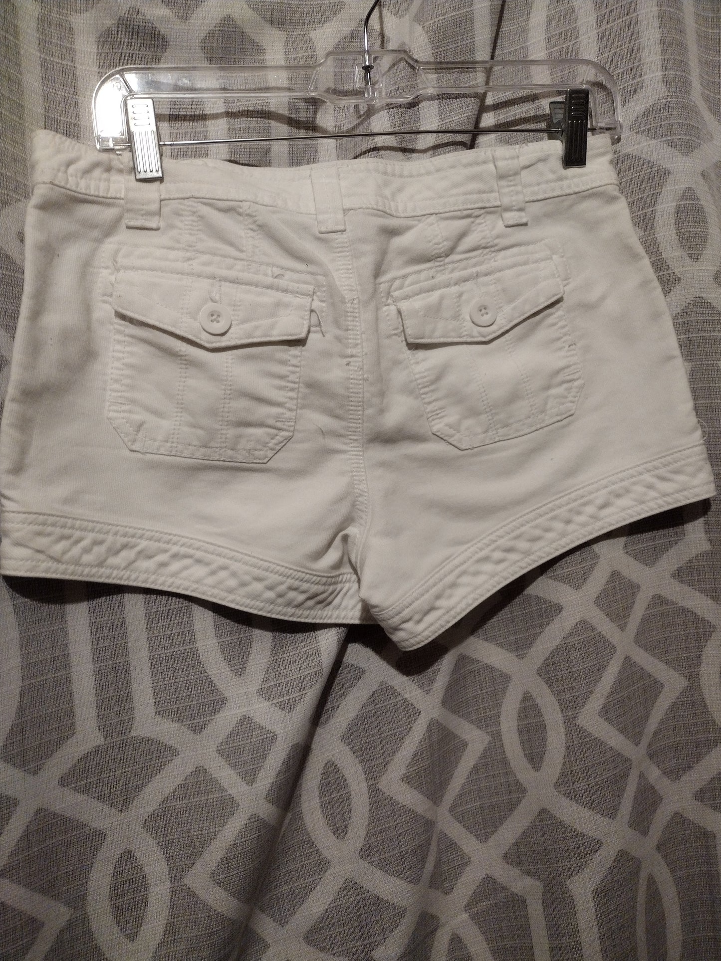 Women's white short shorts size 7