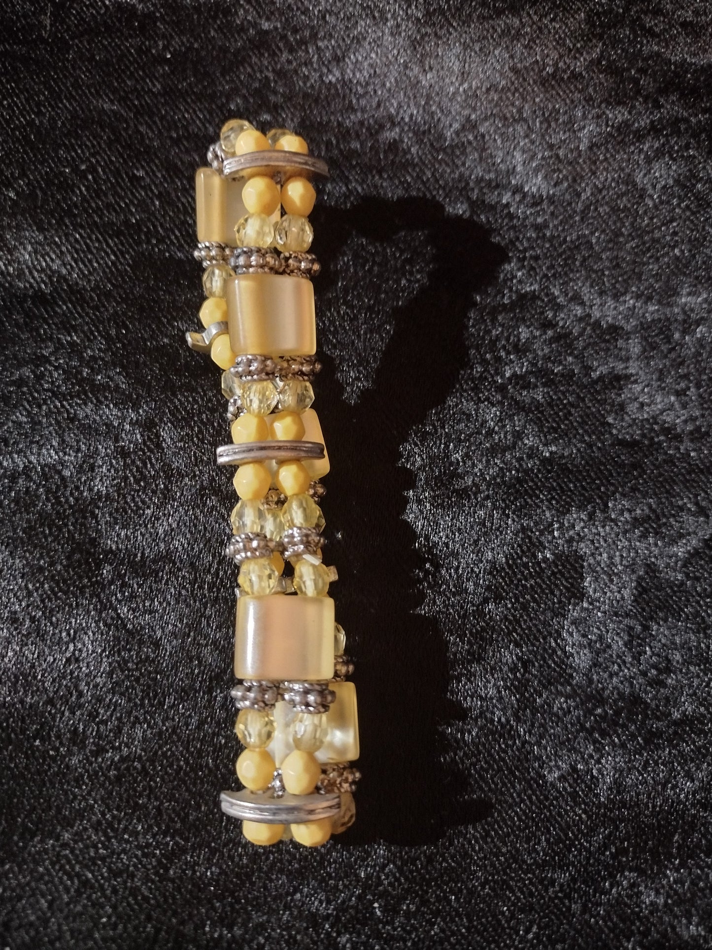 Women's yellow marble/beaded bracelet