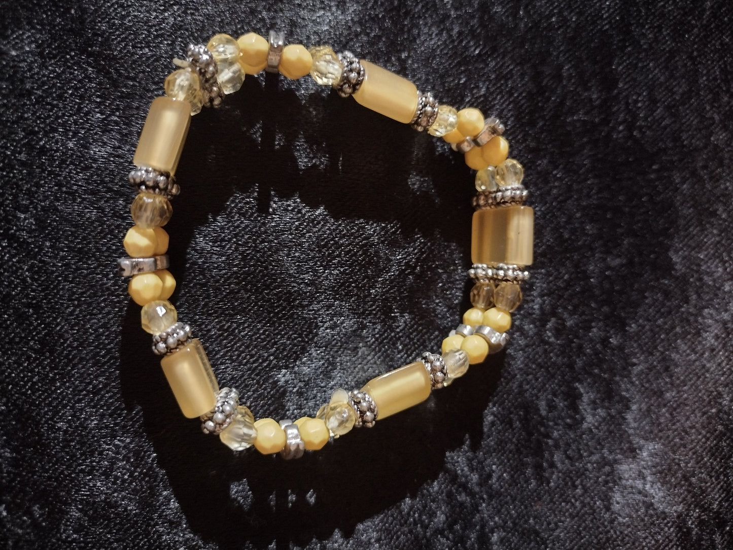 Women's yellow marble/beaded bracelet