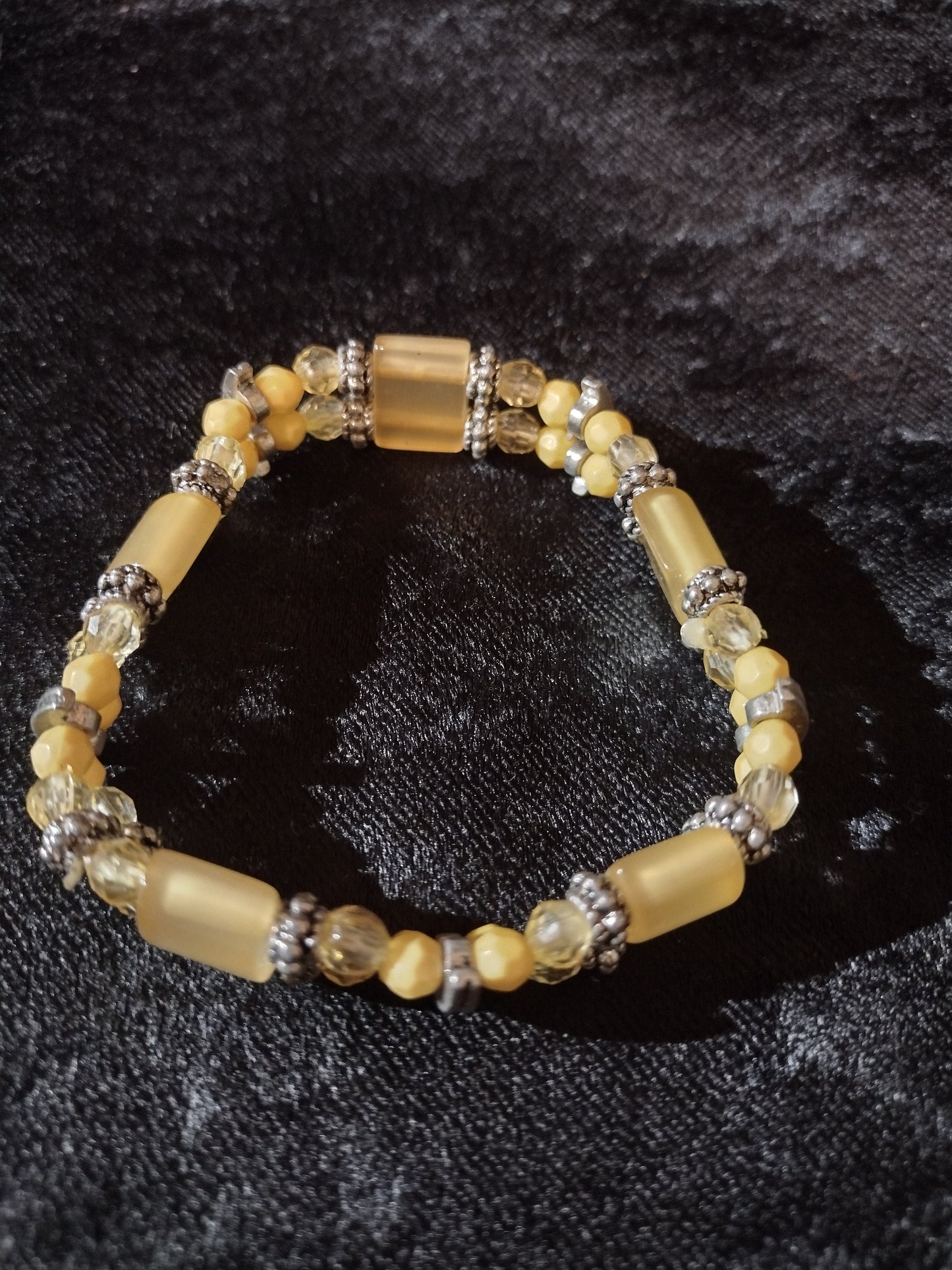 Women's yellow marble/beaded bracelet