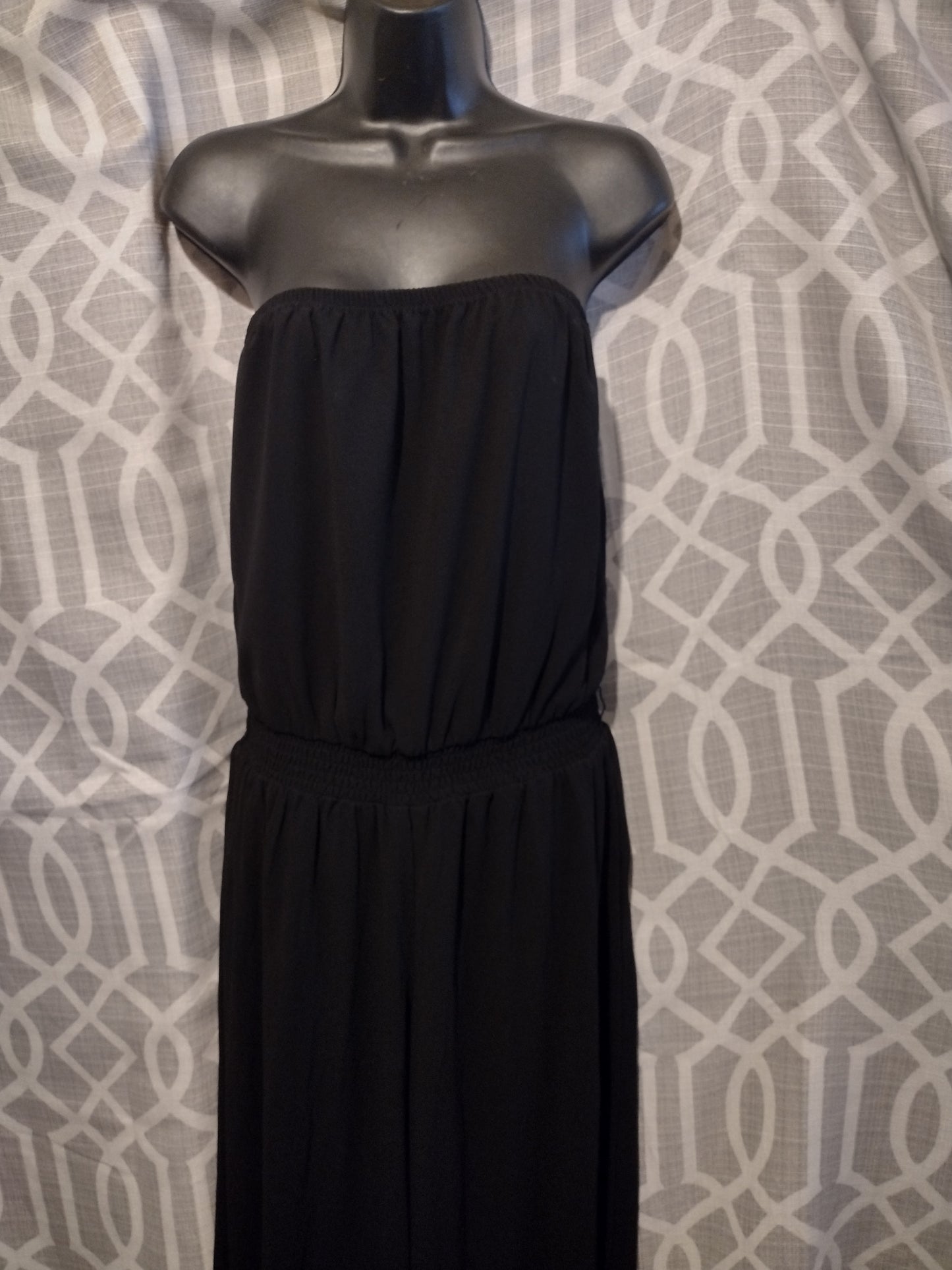 Women's black sleeveless jumpsuit size large