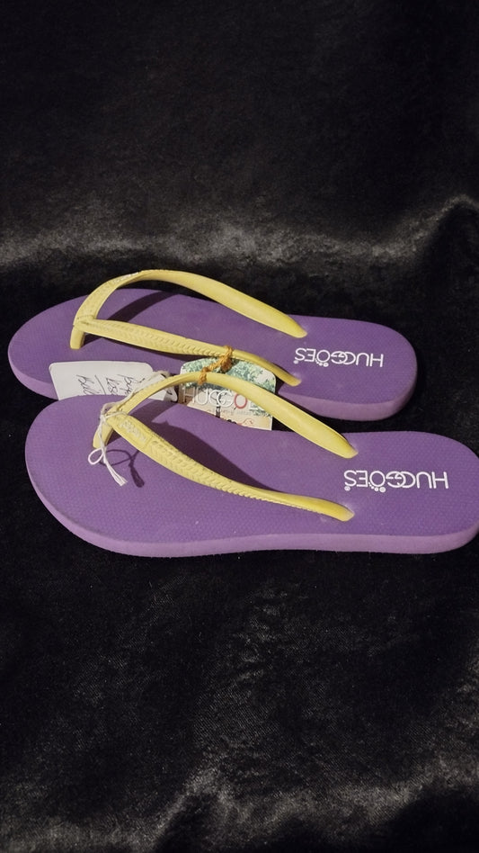 Women's Huggoes purple flip flop size 7-8