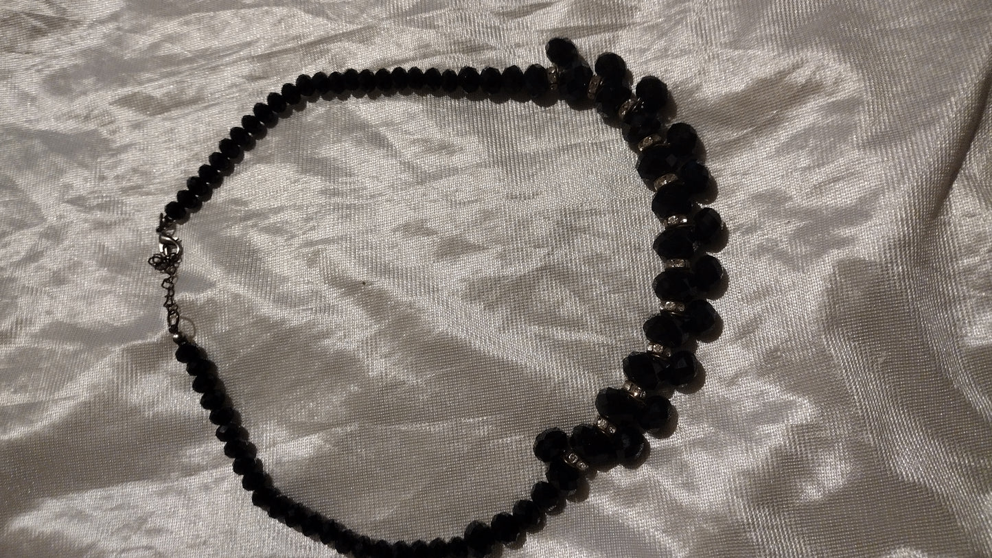 Women's black necklace