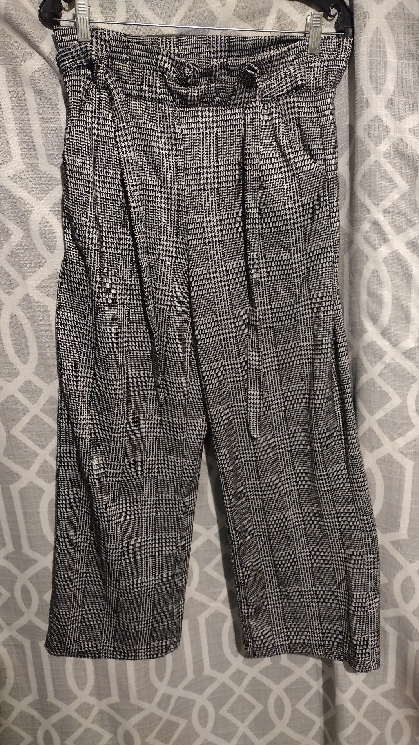 Women's black/white pants size large