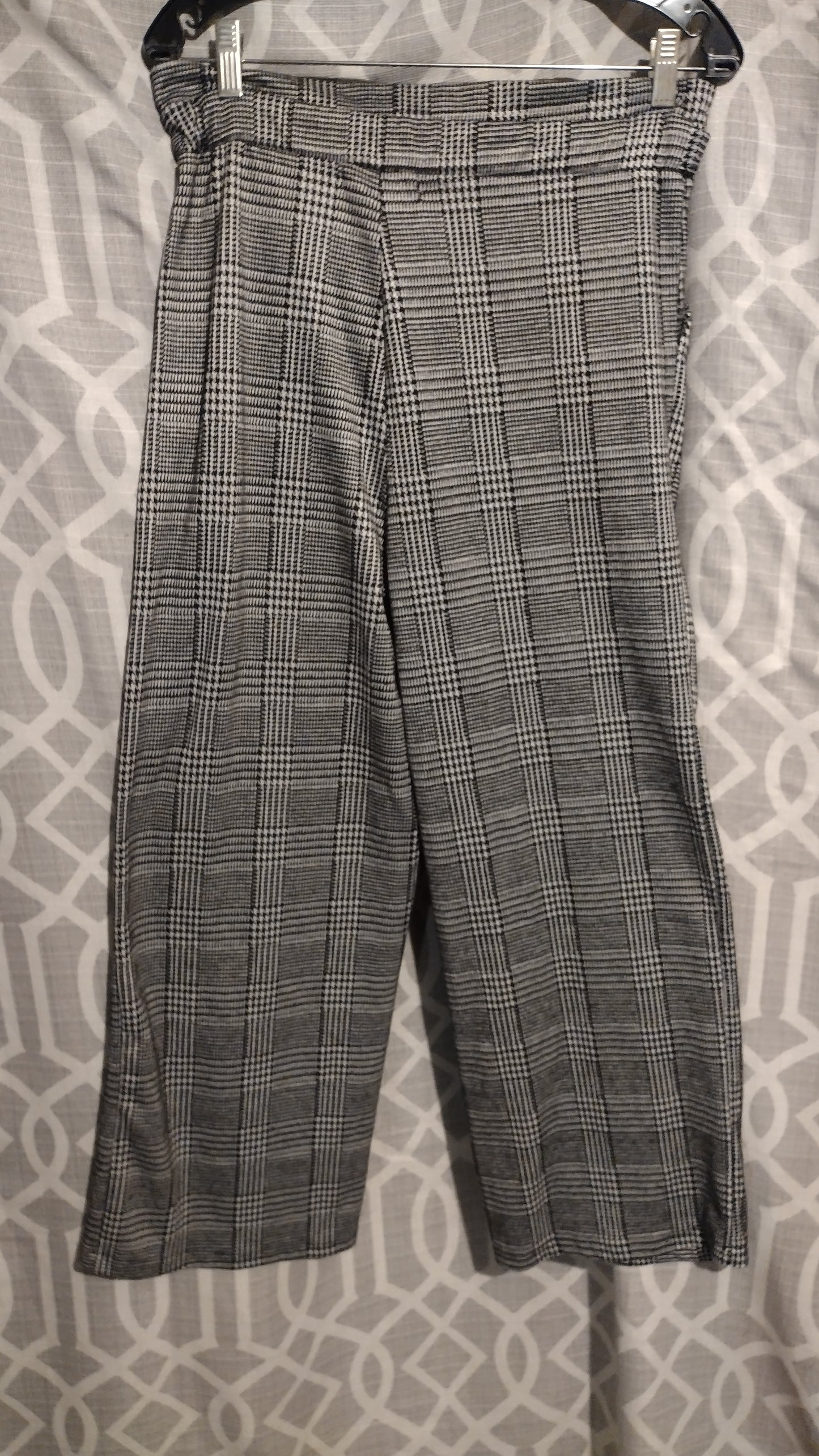 Women's black/white pants size large