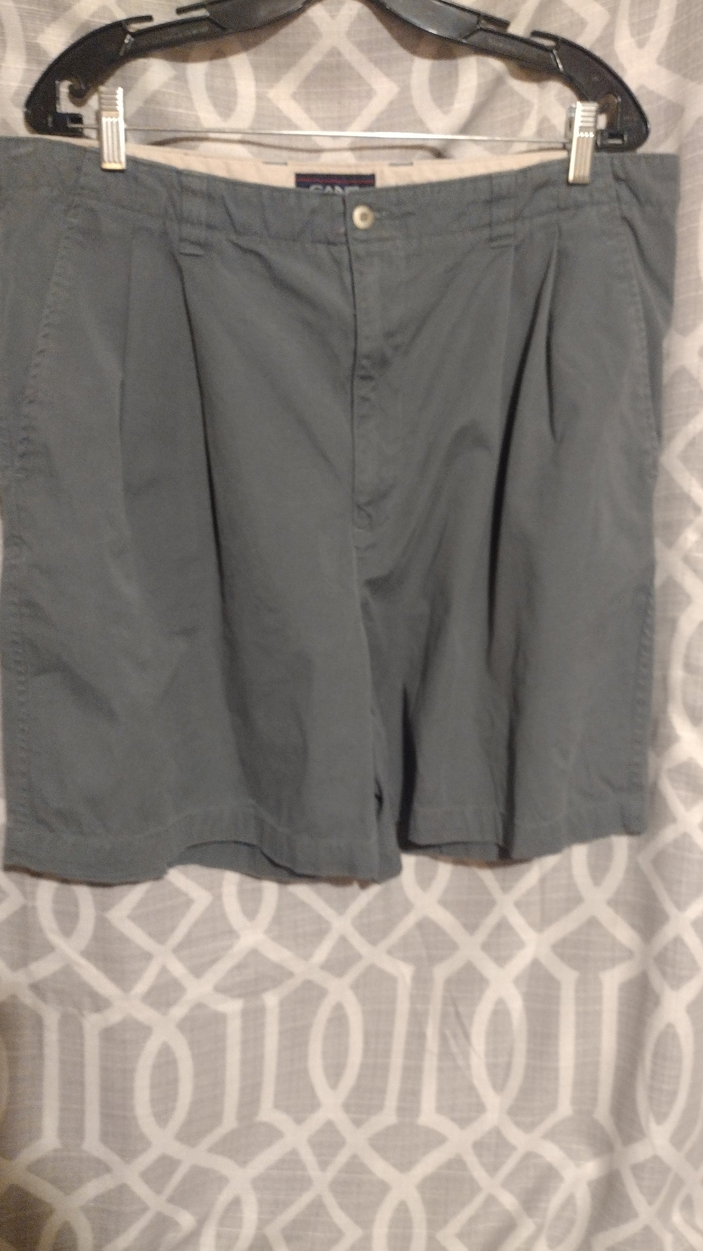 Men Olive green shorts size 38