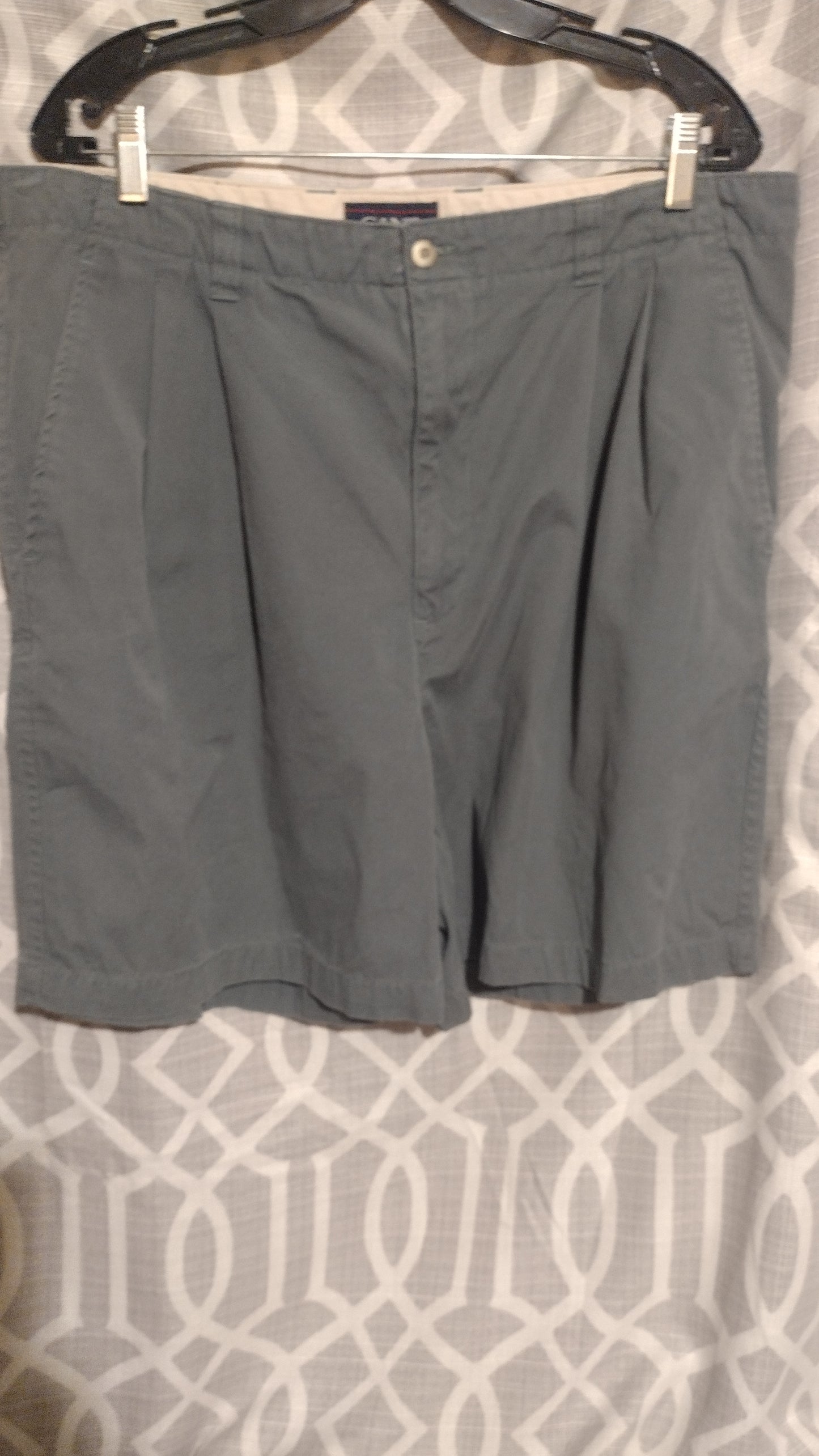 Men Olive green shorts size 38