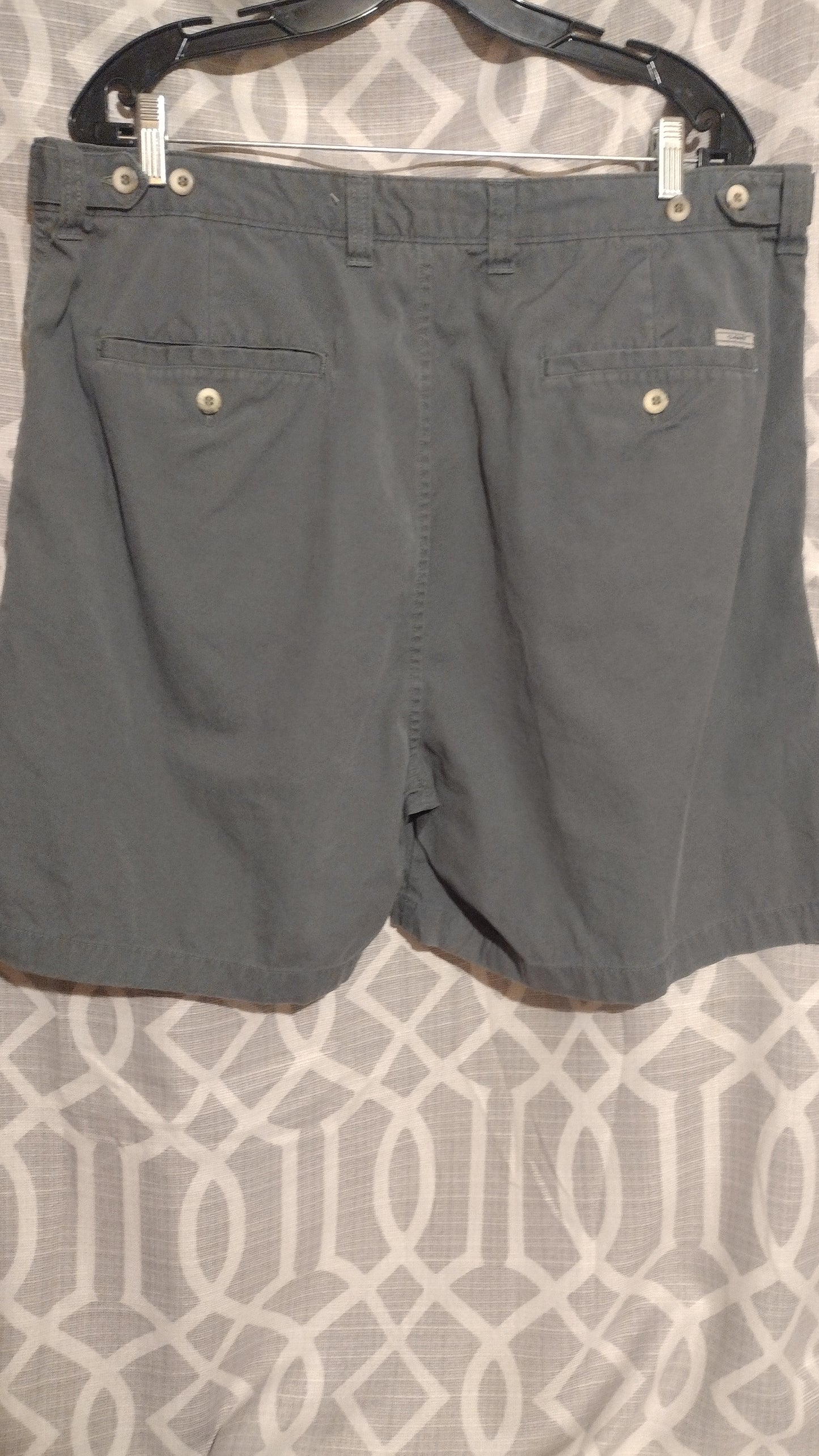 Men Olive green shorts size 38