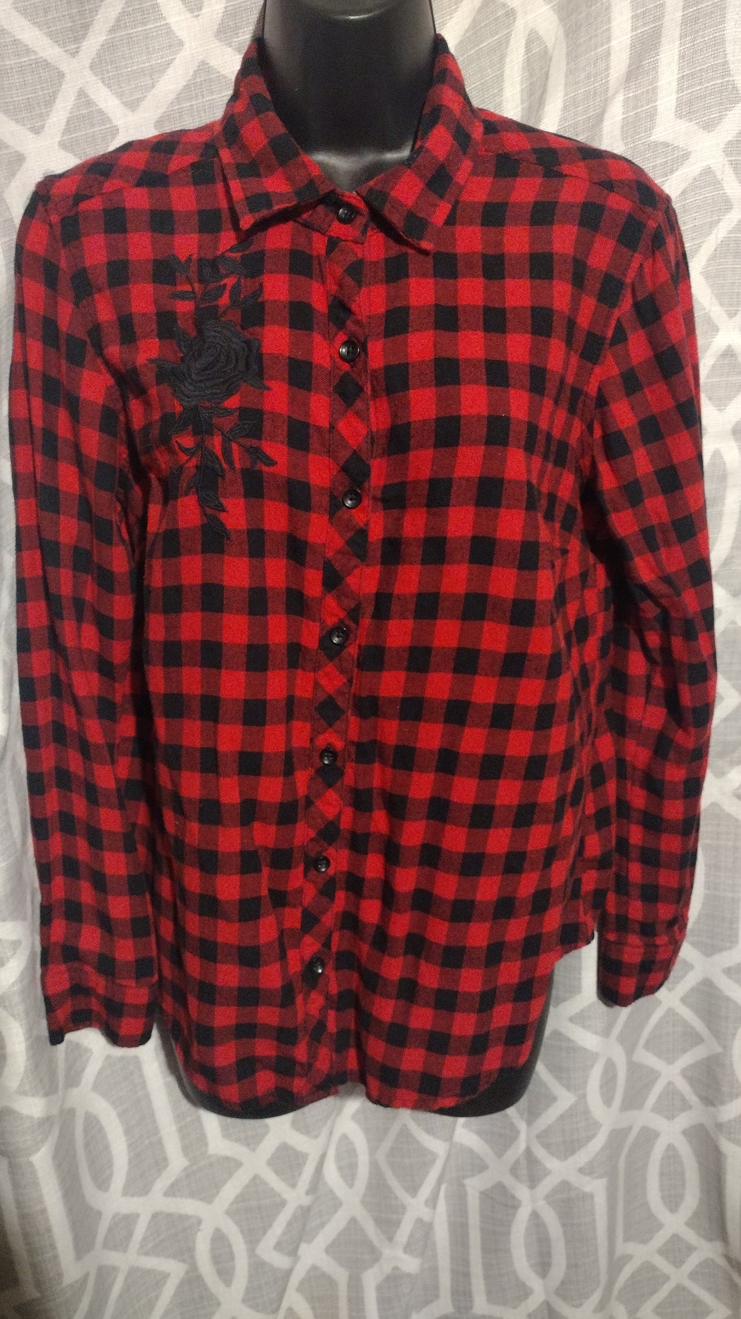 Women's plaid shirt size small