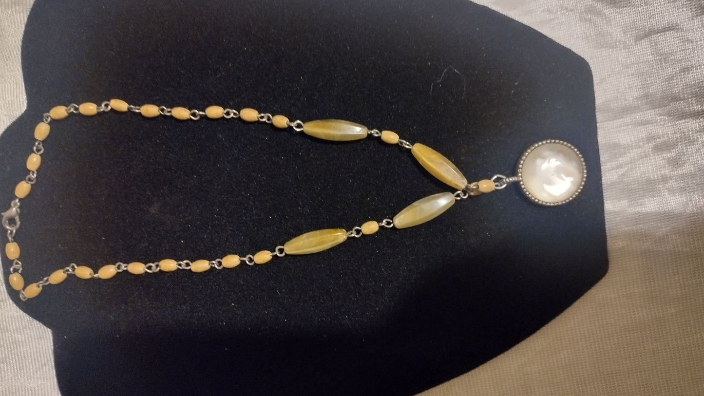 Women's beige necklace