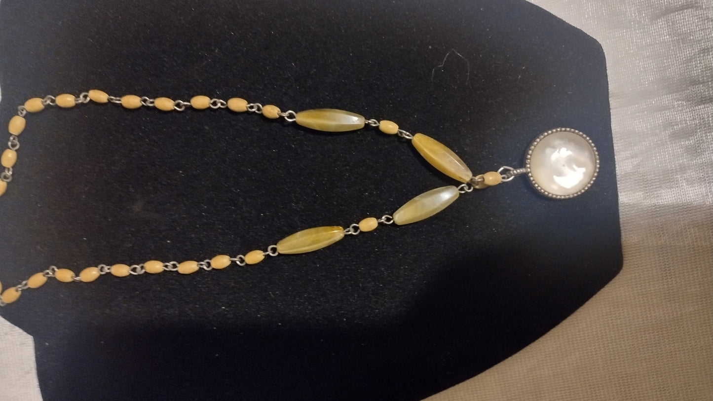 Women's beige necklace