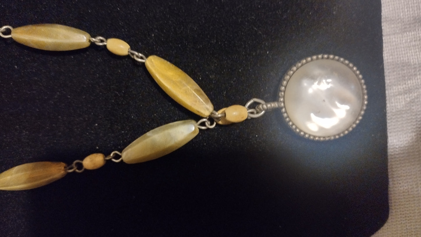 Women's beige necklace