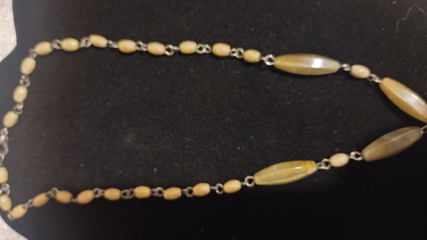 Women's beige necklace