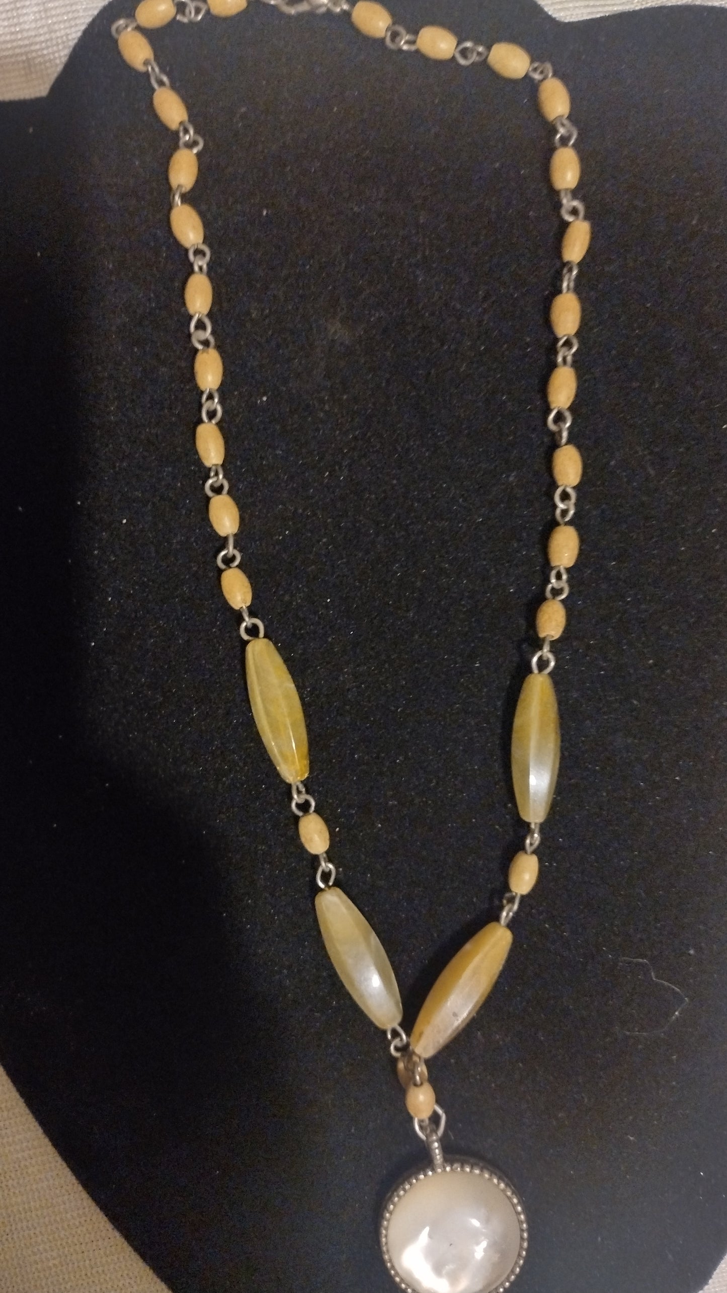 Women's beige necklace