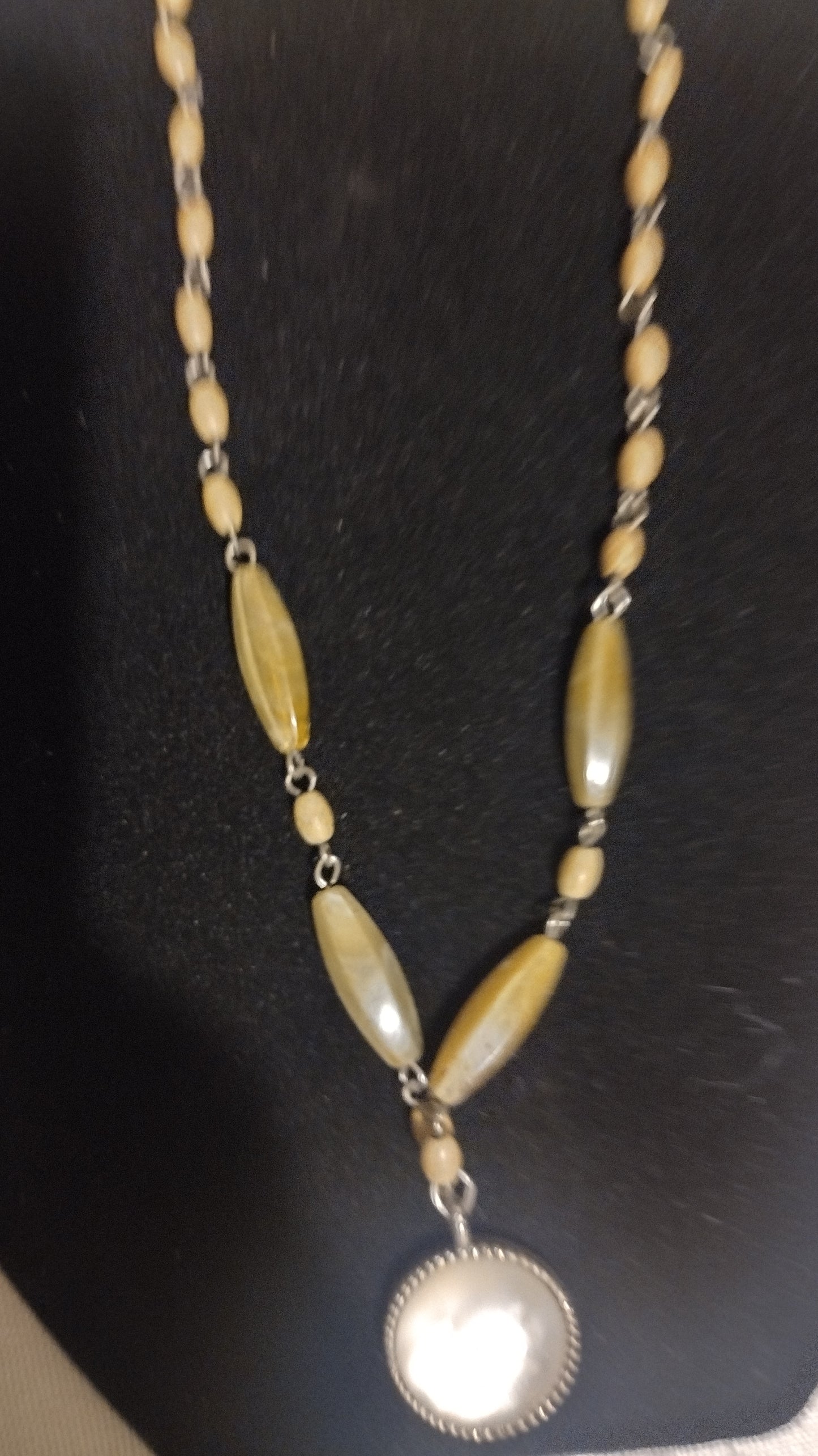 Women's beige necklace