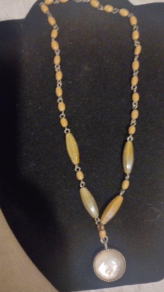 Women's beige necklace