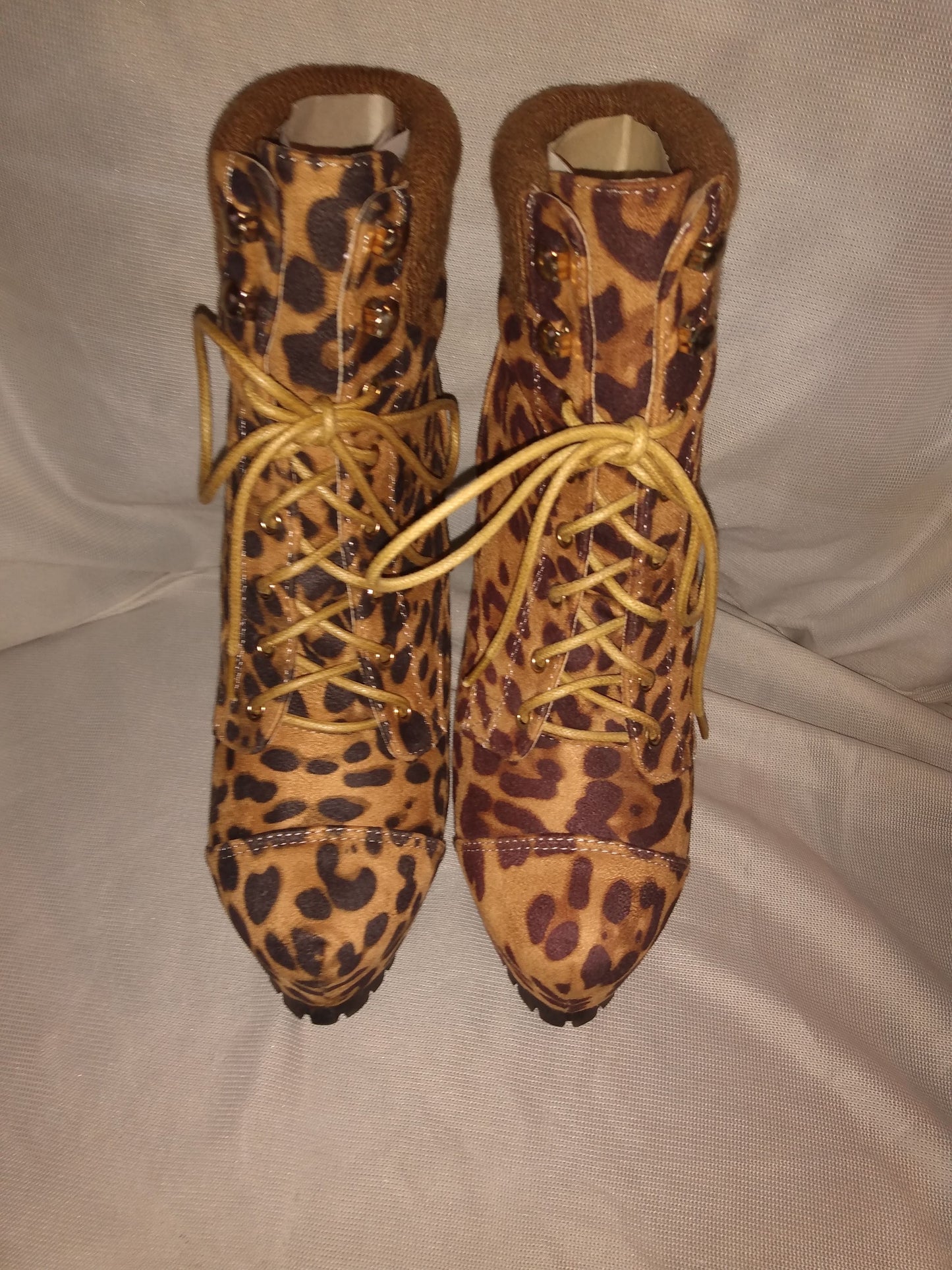 Women's leopard shoes 5.5