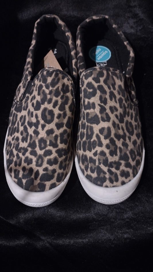 Women leopard slip on size 11