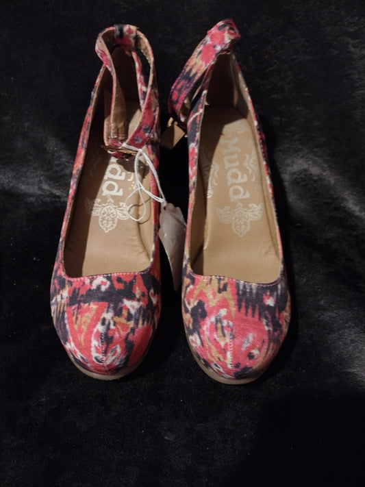 Women wedge heel shoes size 5.5M