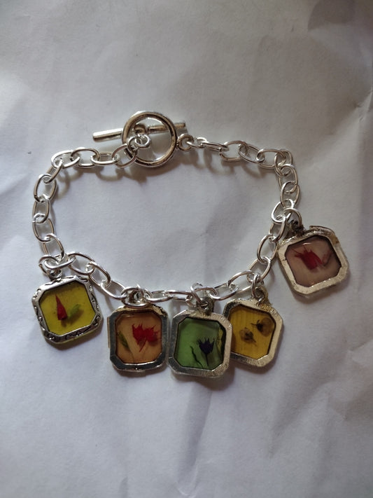 Women square emblem bracelet