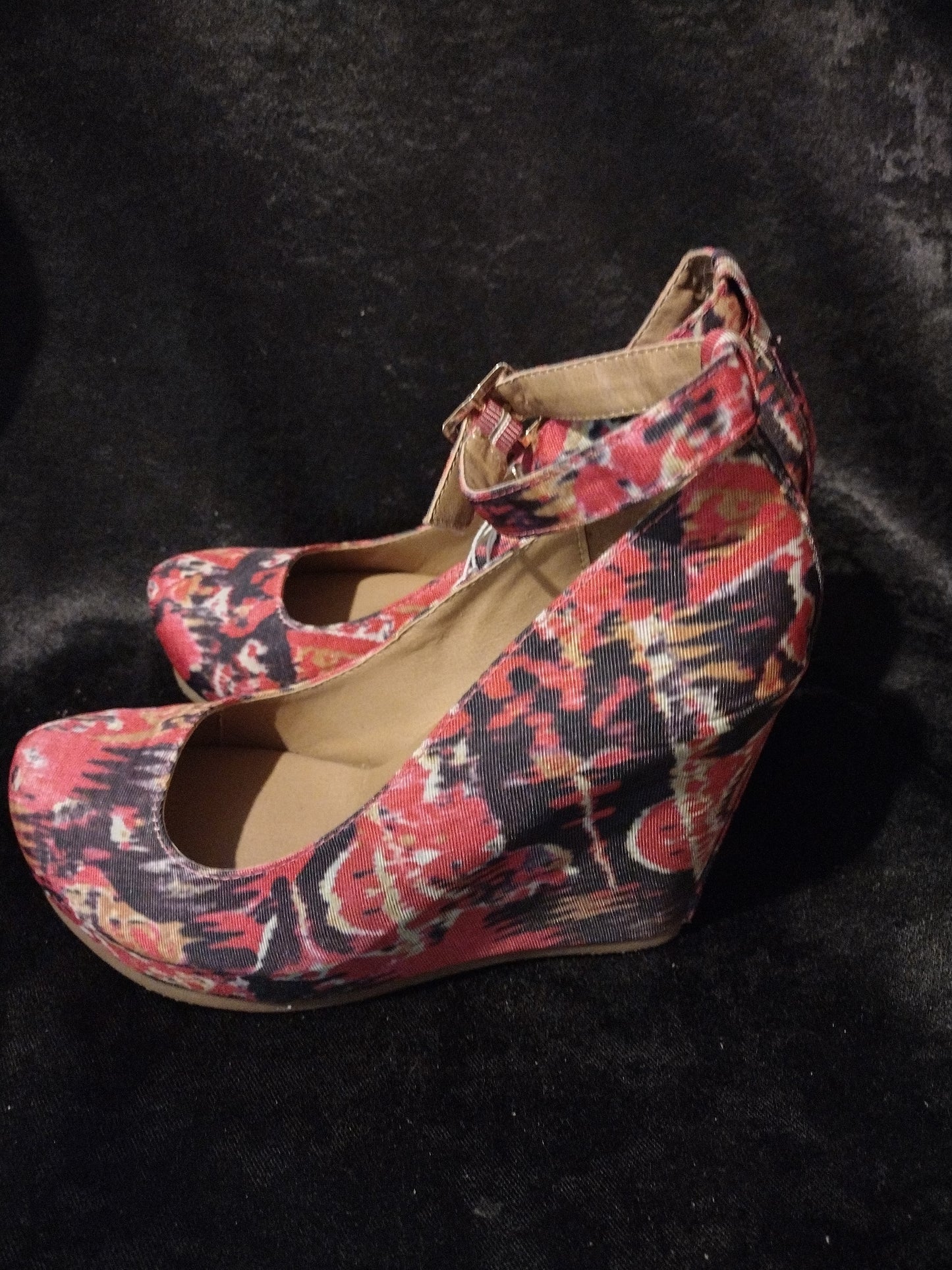 Women wedge heel shoes size 5.5M