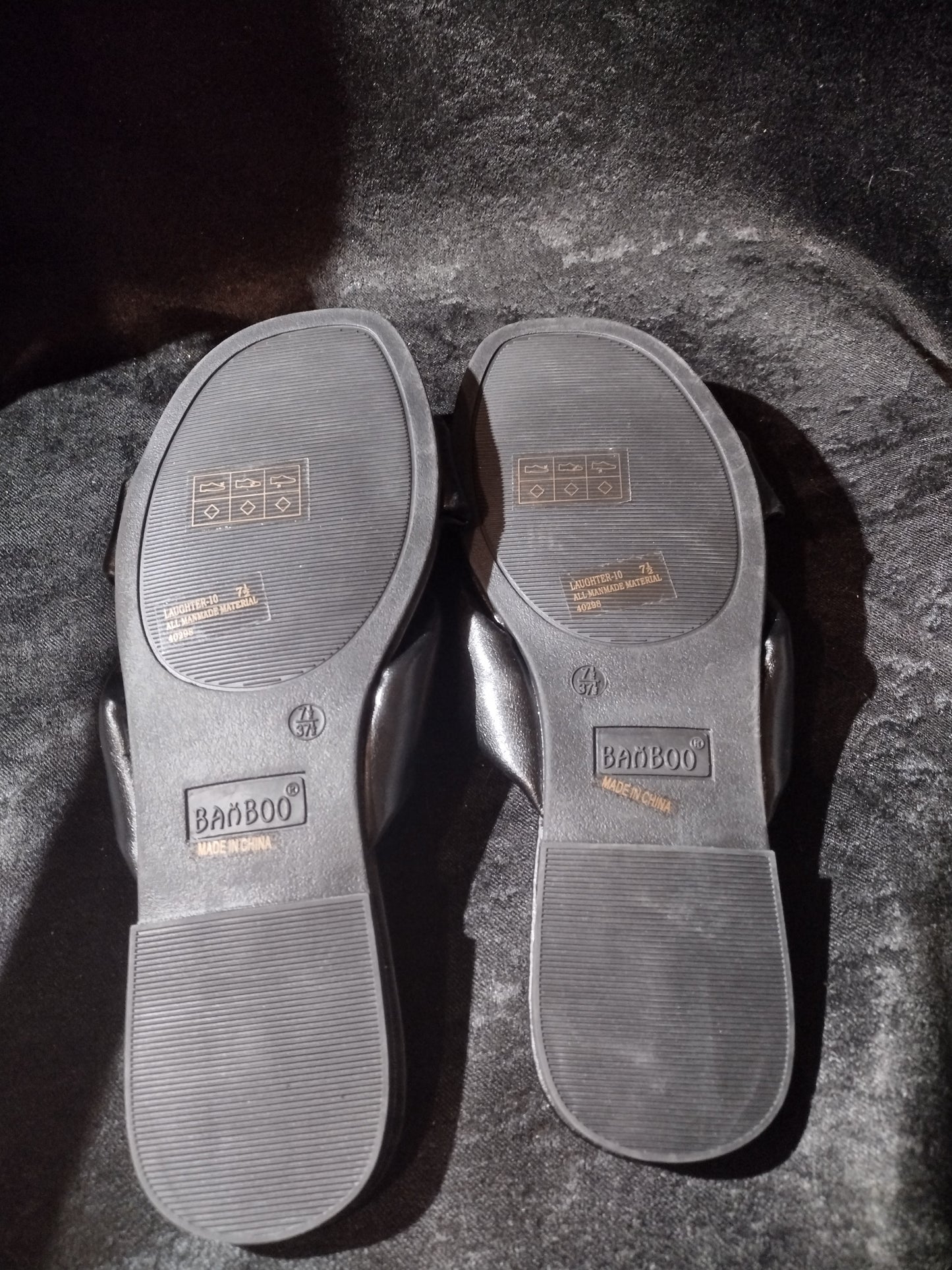 Women slide on sandals shoes size 7.5