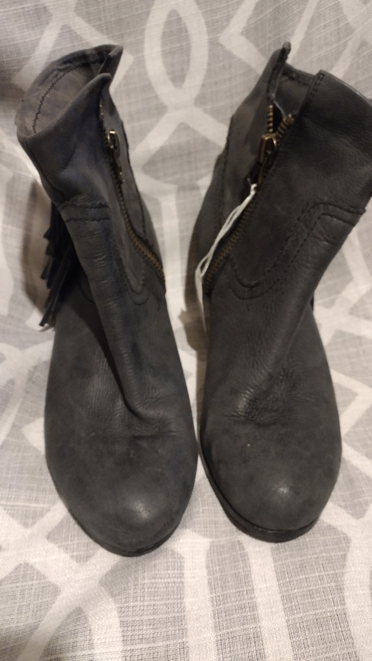 Women gray tassel Booties 9.5