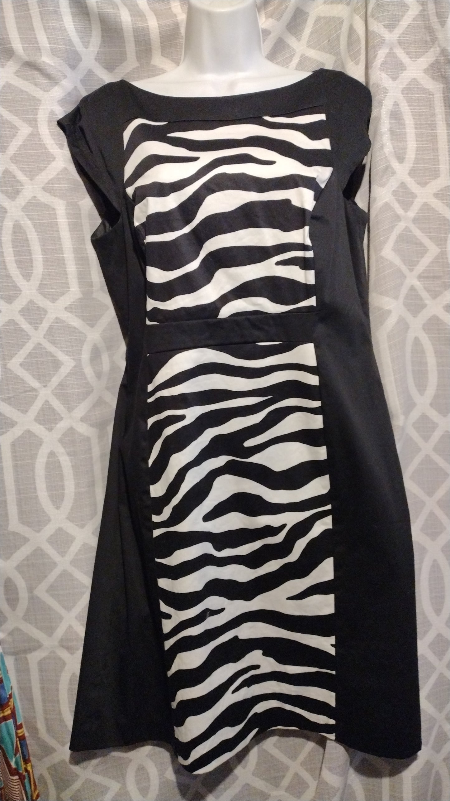 Women black/white dress size 10