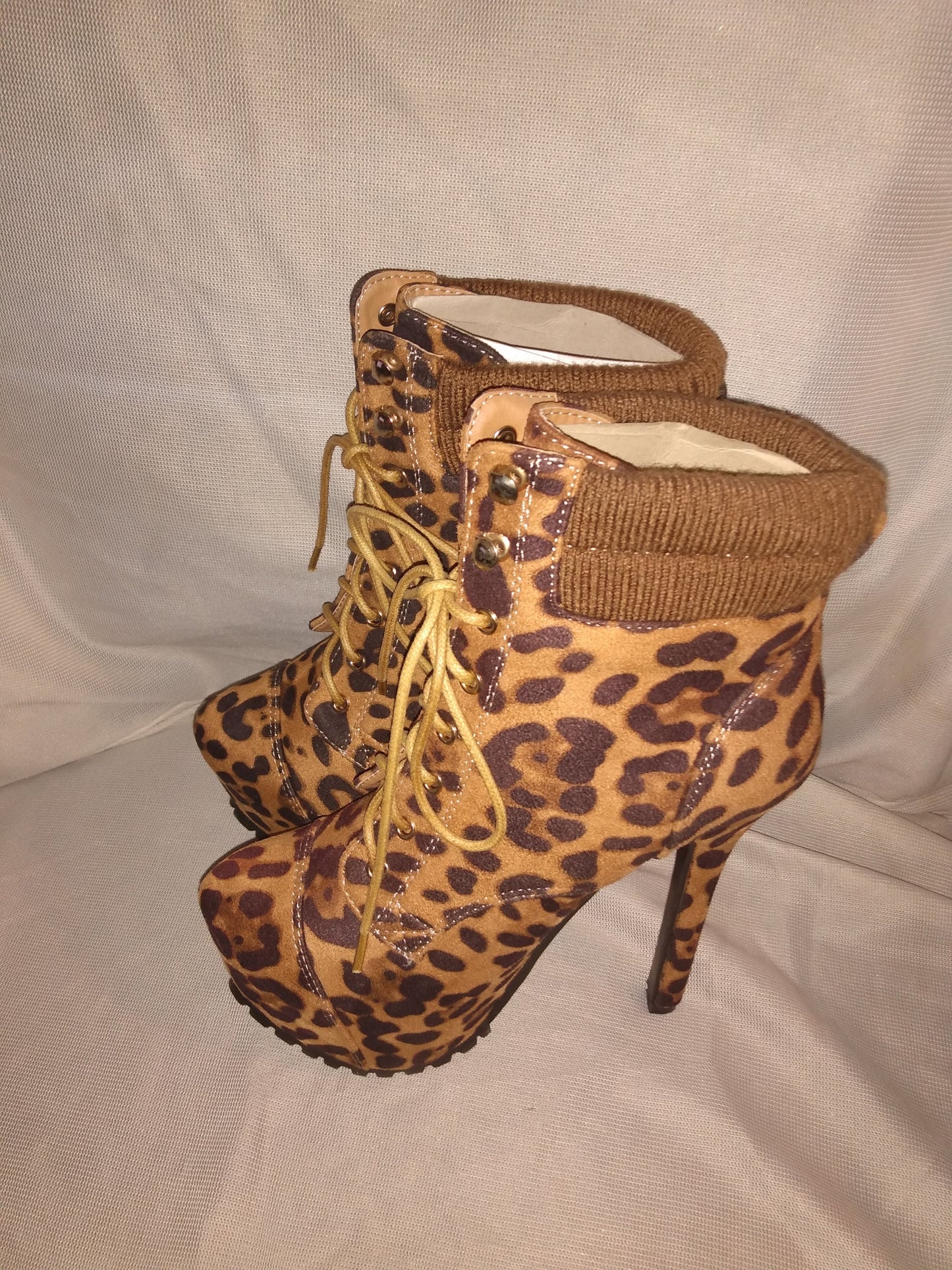 Women's leopard shoes 5.5