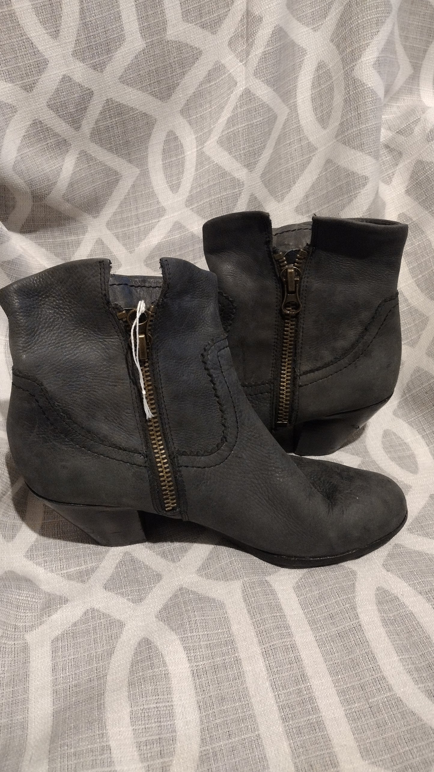 Women gray tassel Booties 9.5