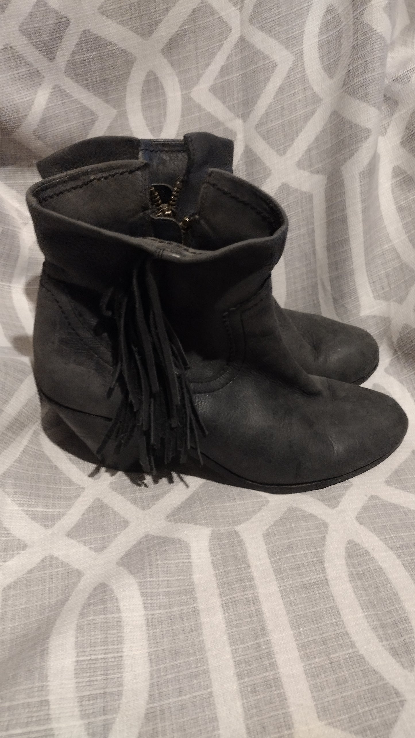 Women gray tassel Booties 9.5