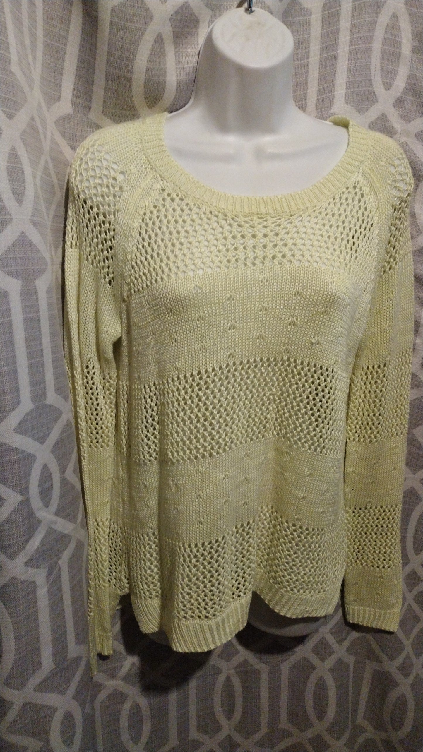 Women's yellow light weight sweater medium